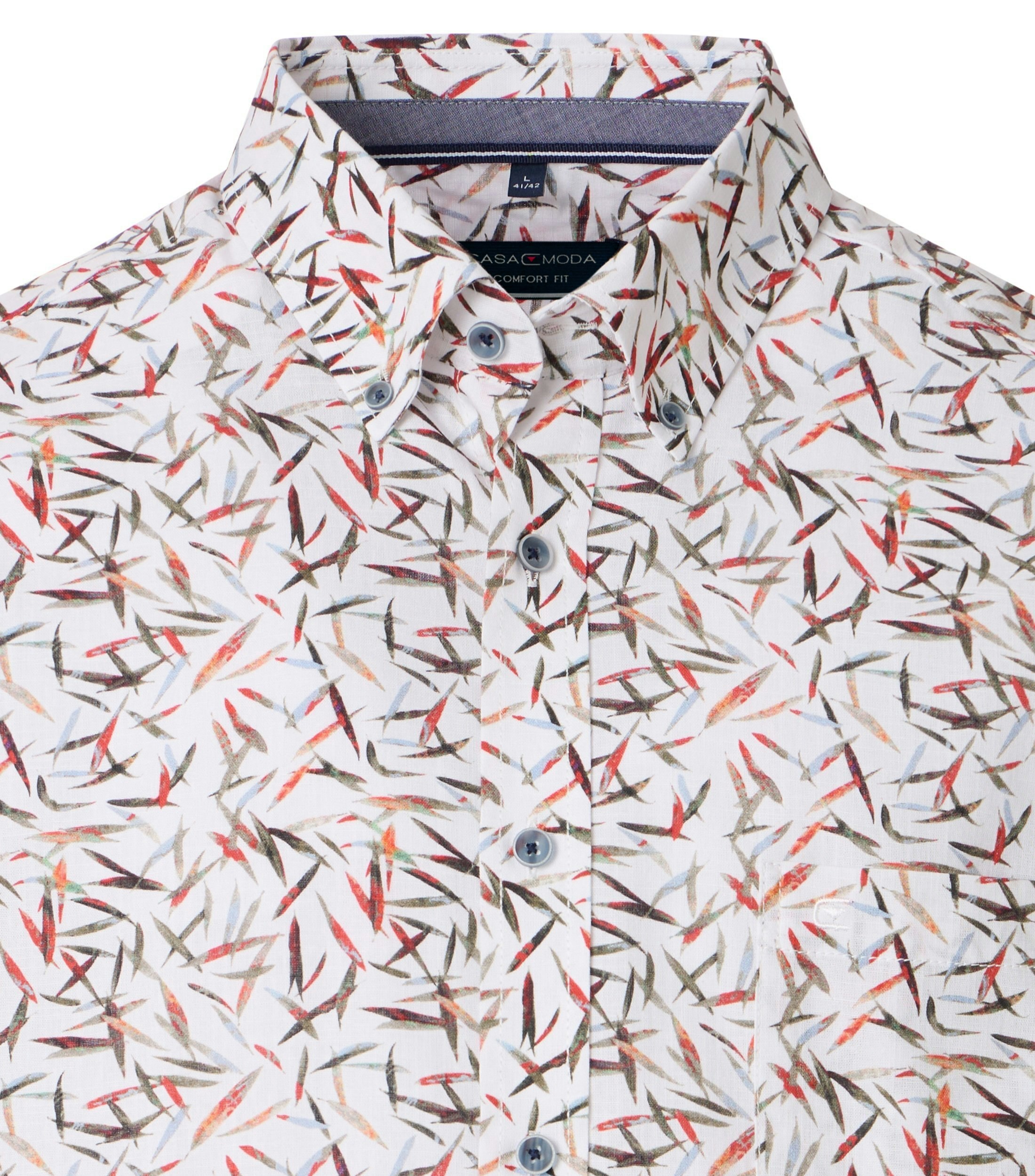 Ein Freizeithemd im Print Muster in der Farbe Rot