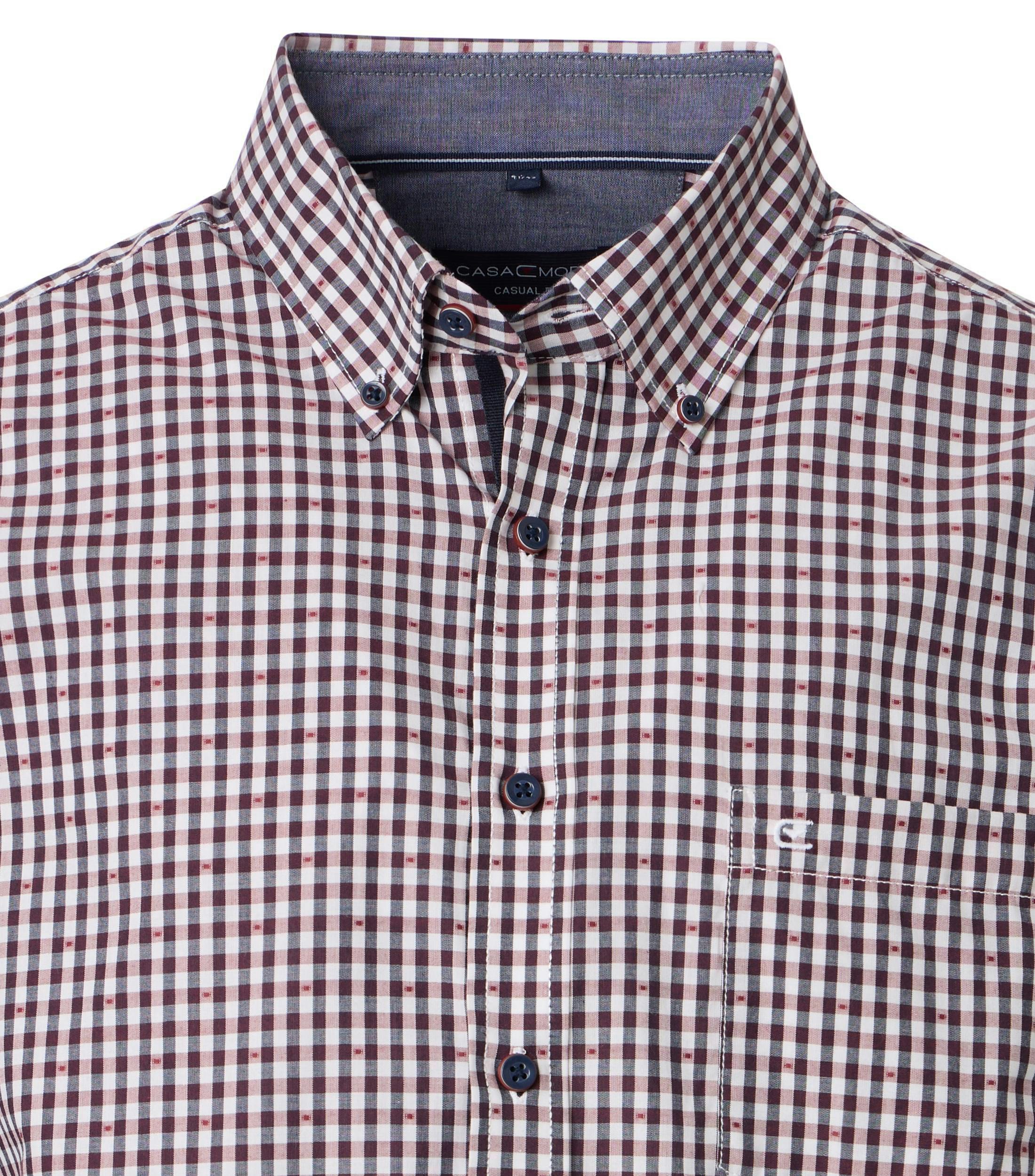 Ein Freizeithemd im kariert Muster in der Farbe Dunkelrot