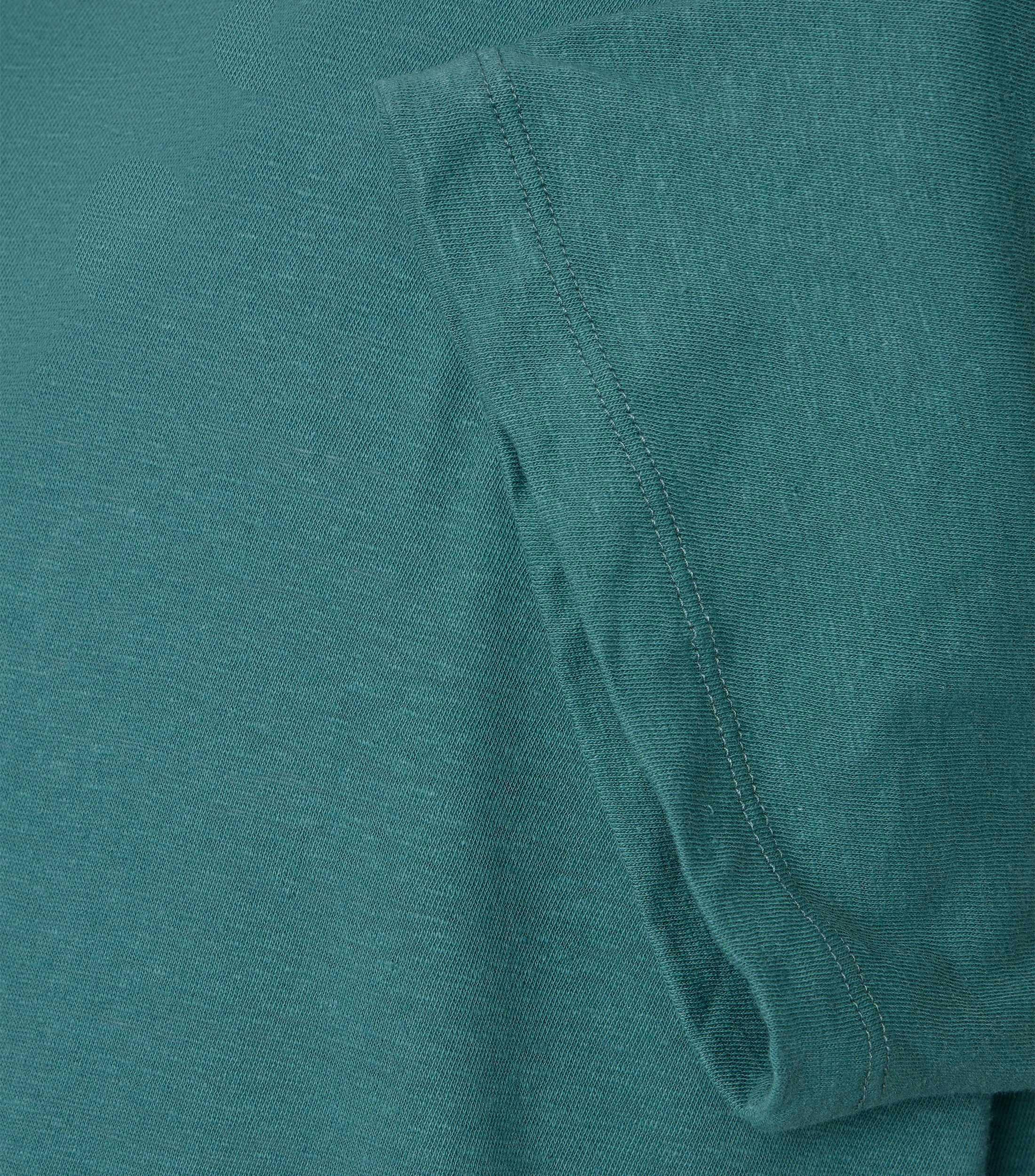 Ein T-Shirt im uni Muster in der Farbe Türkis