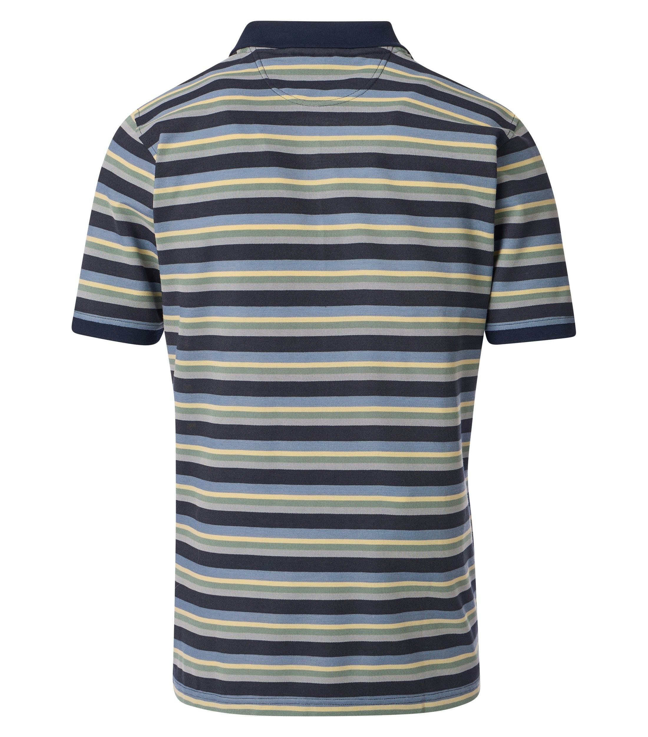 Ein Polo-Shirt im gestreift Muster in der Farbe Blau