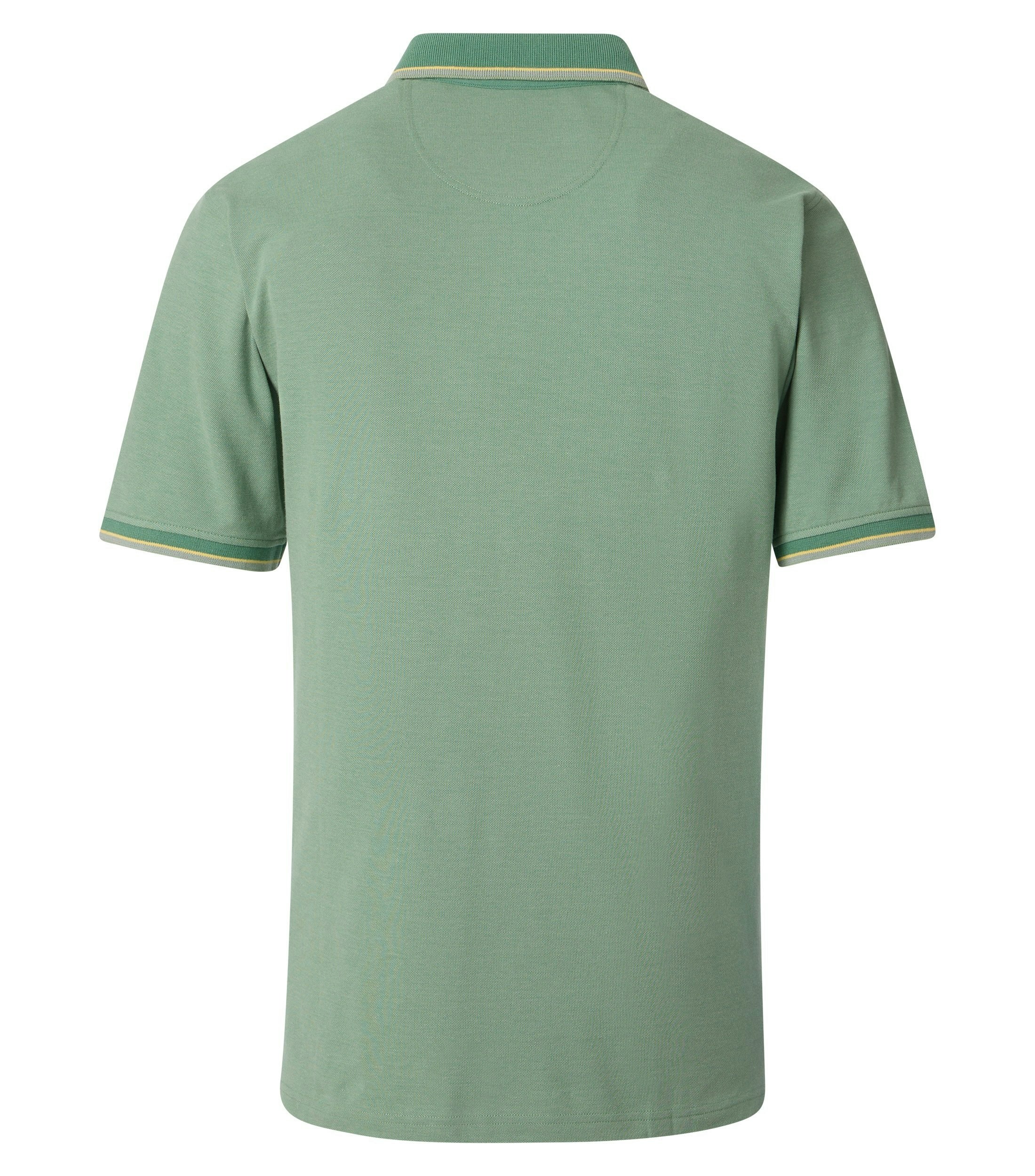 Ein Polo-Shirt im uni Muster in der Farbe Grün