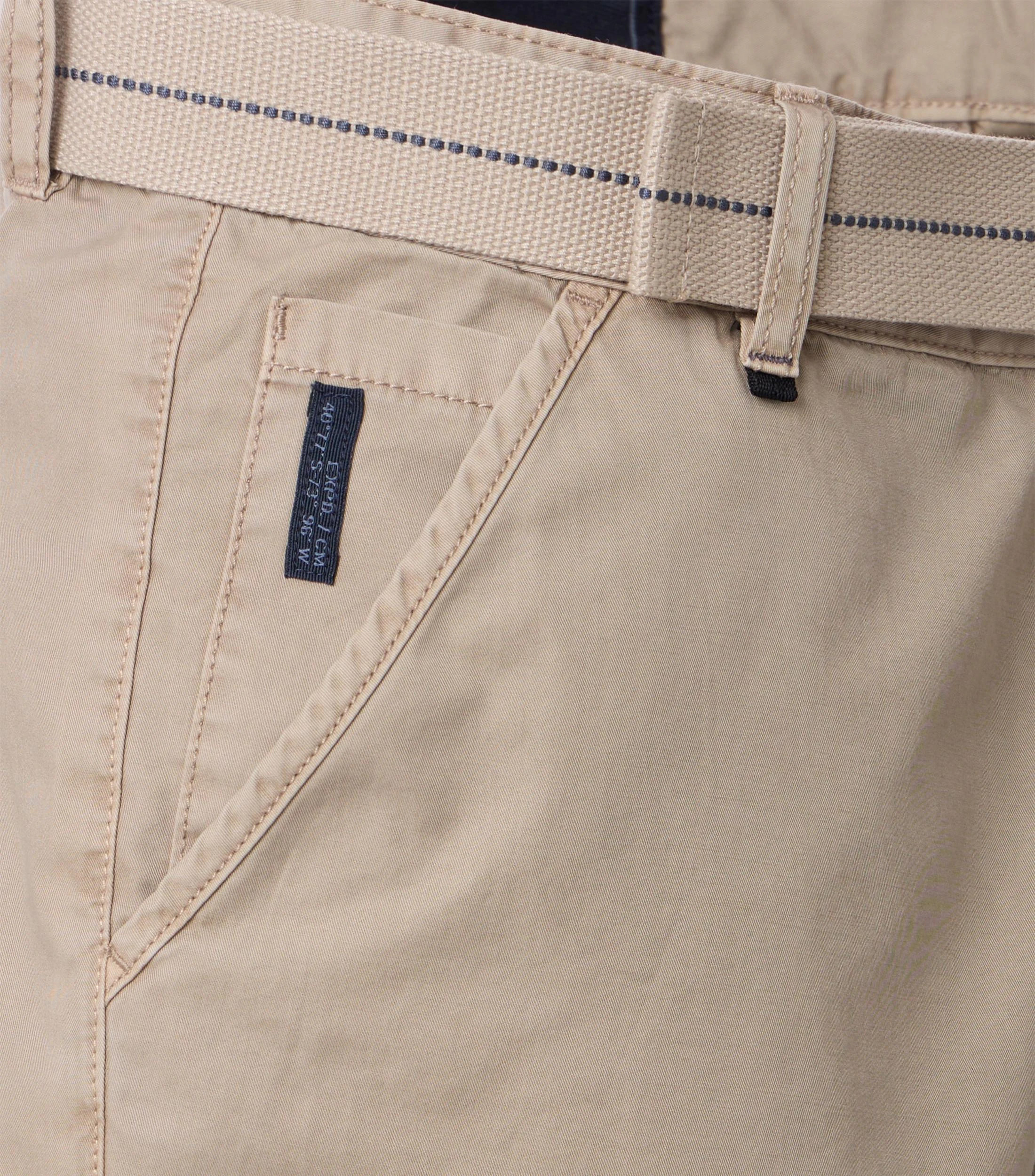 Shorts im unifarbenen Design in der Farbe Beige