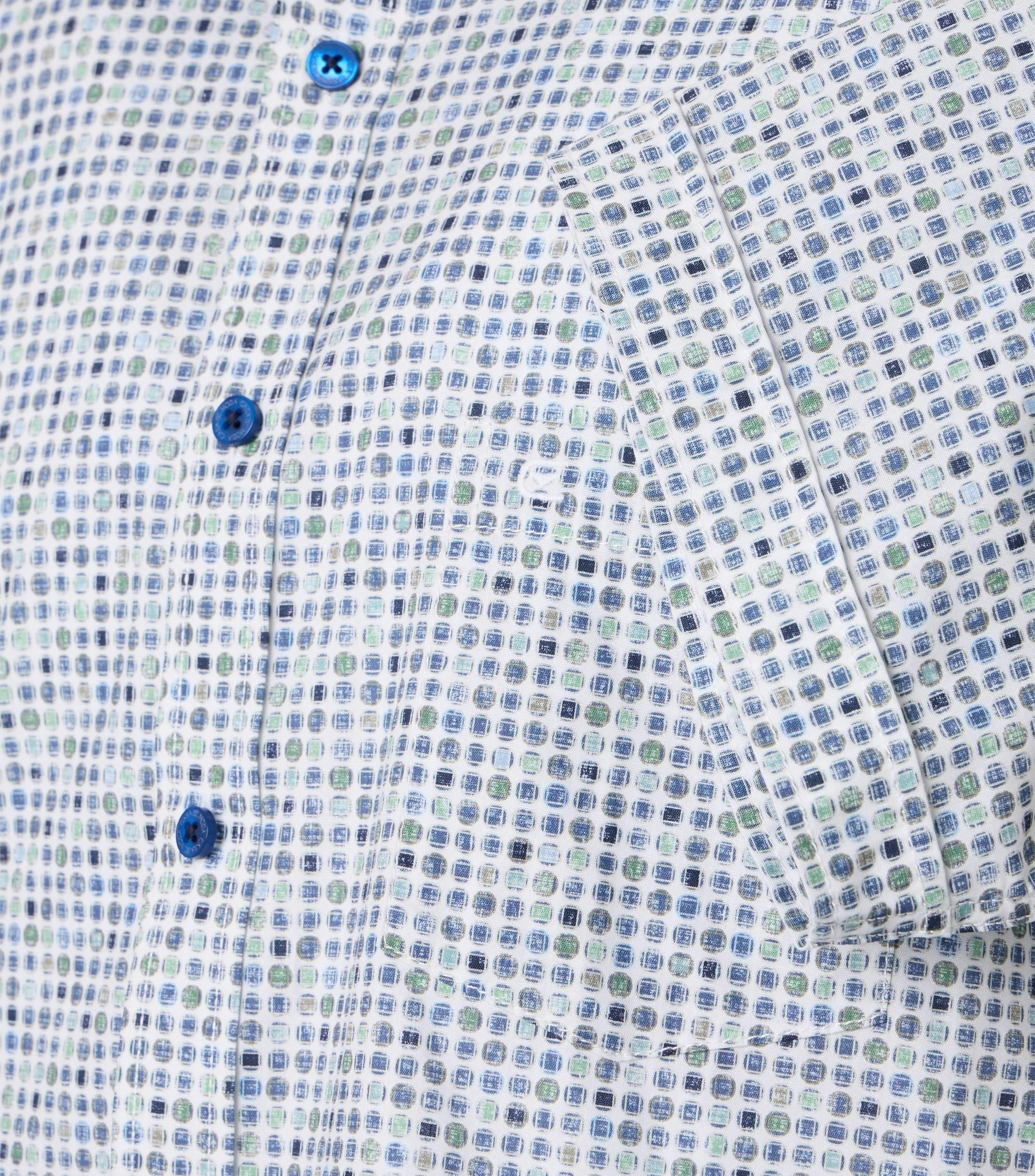 Ein Freizeithemd im uni Muster in der Farbe Hellblau