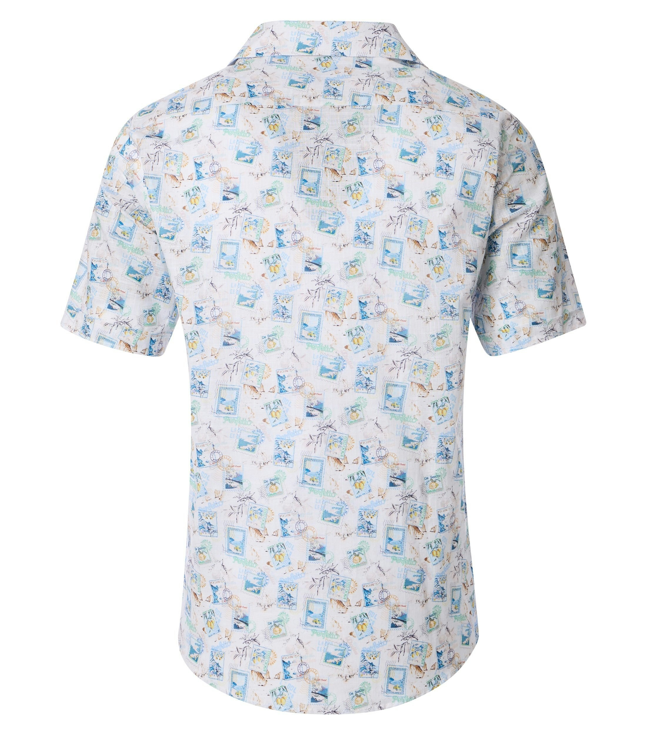 Ein Freizeithemd im Print Muster in der Farbe Hellblau