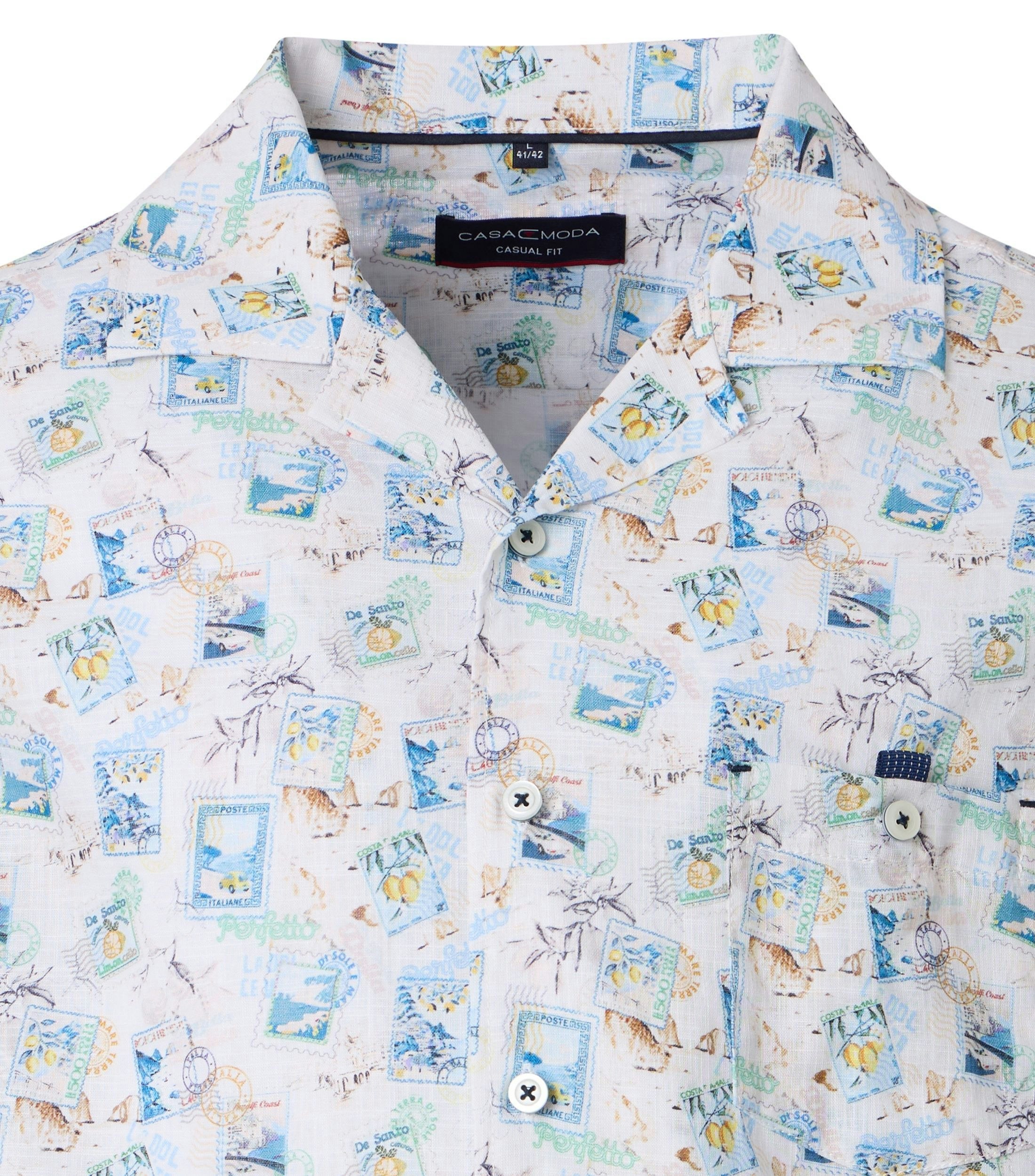 Ein Freizeithemd im Print Muster in der Farbe Hellblau