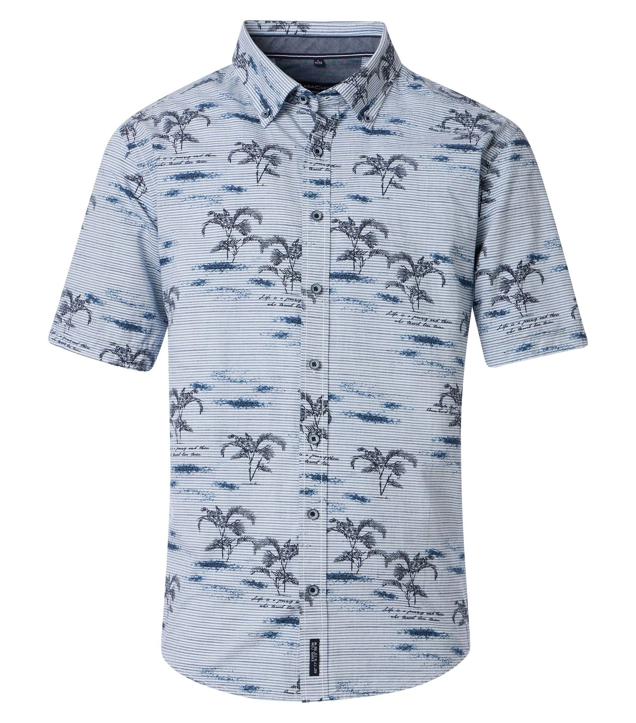 Ein Freizeithemd im gestreift Muster in der Farbe Blau