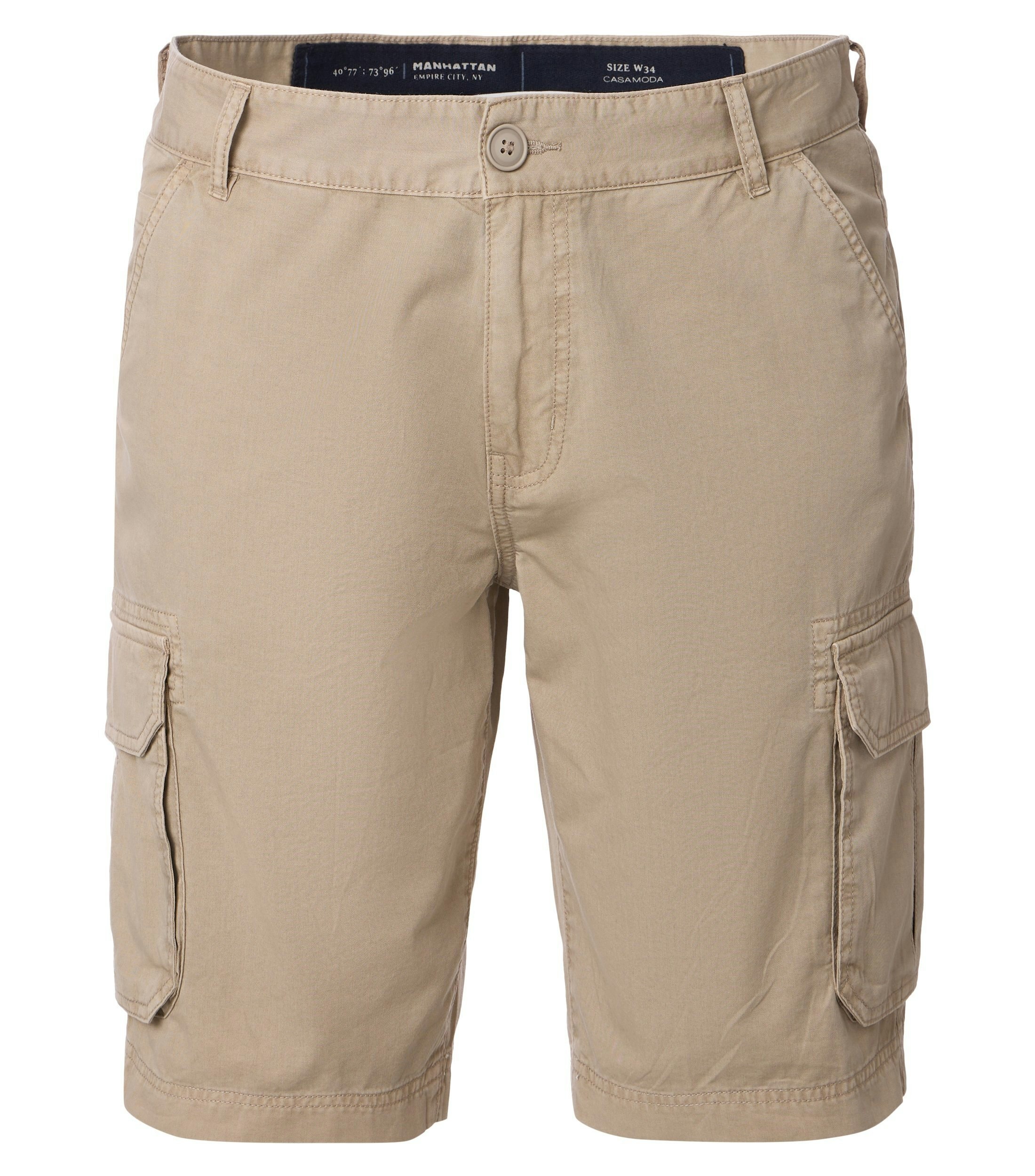 Eine Shorts im uni Muster in der Farbe Beige