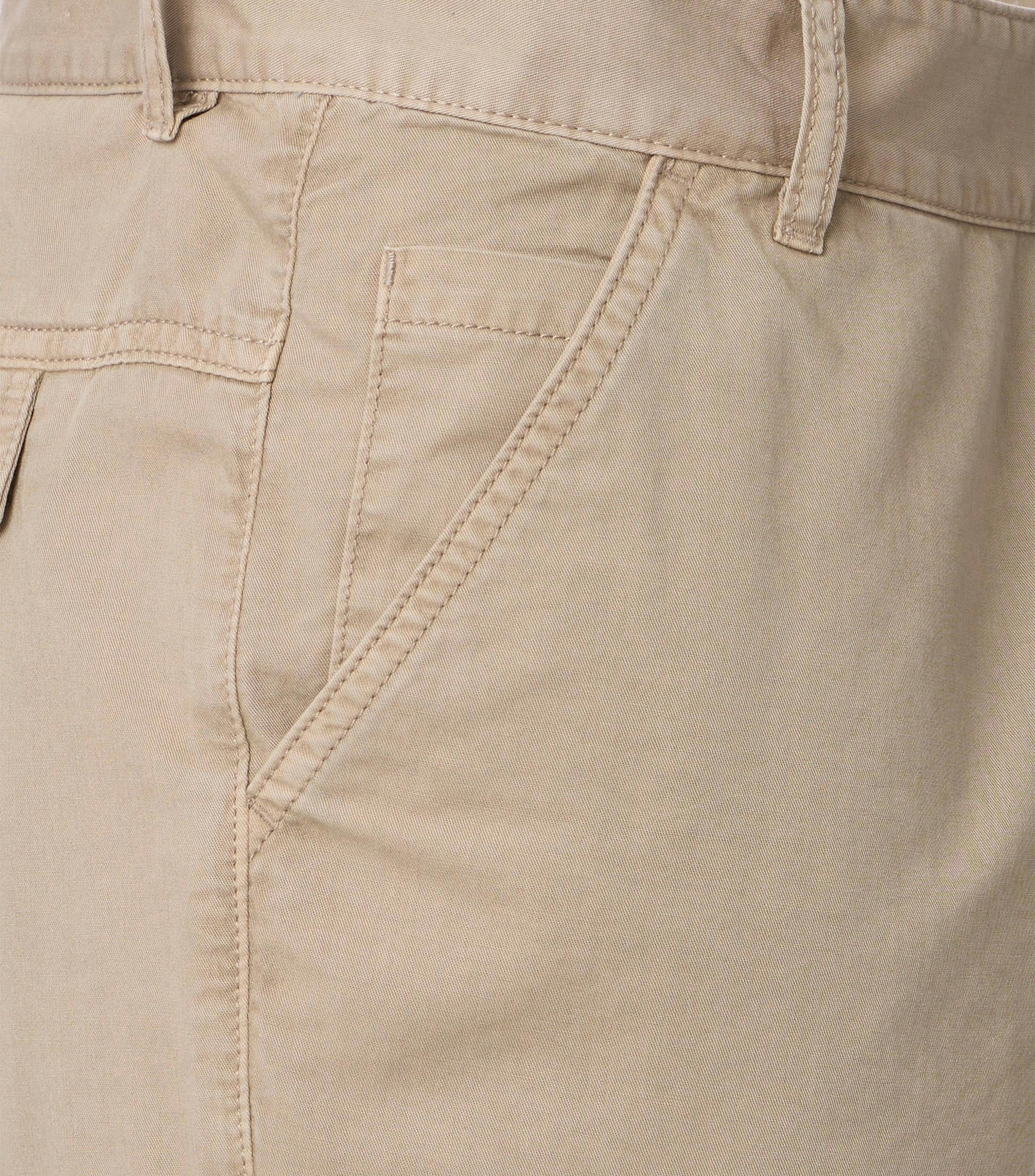Eine Shorts im uni Muster in der Farbe Beige