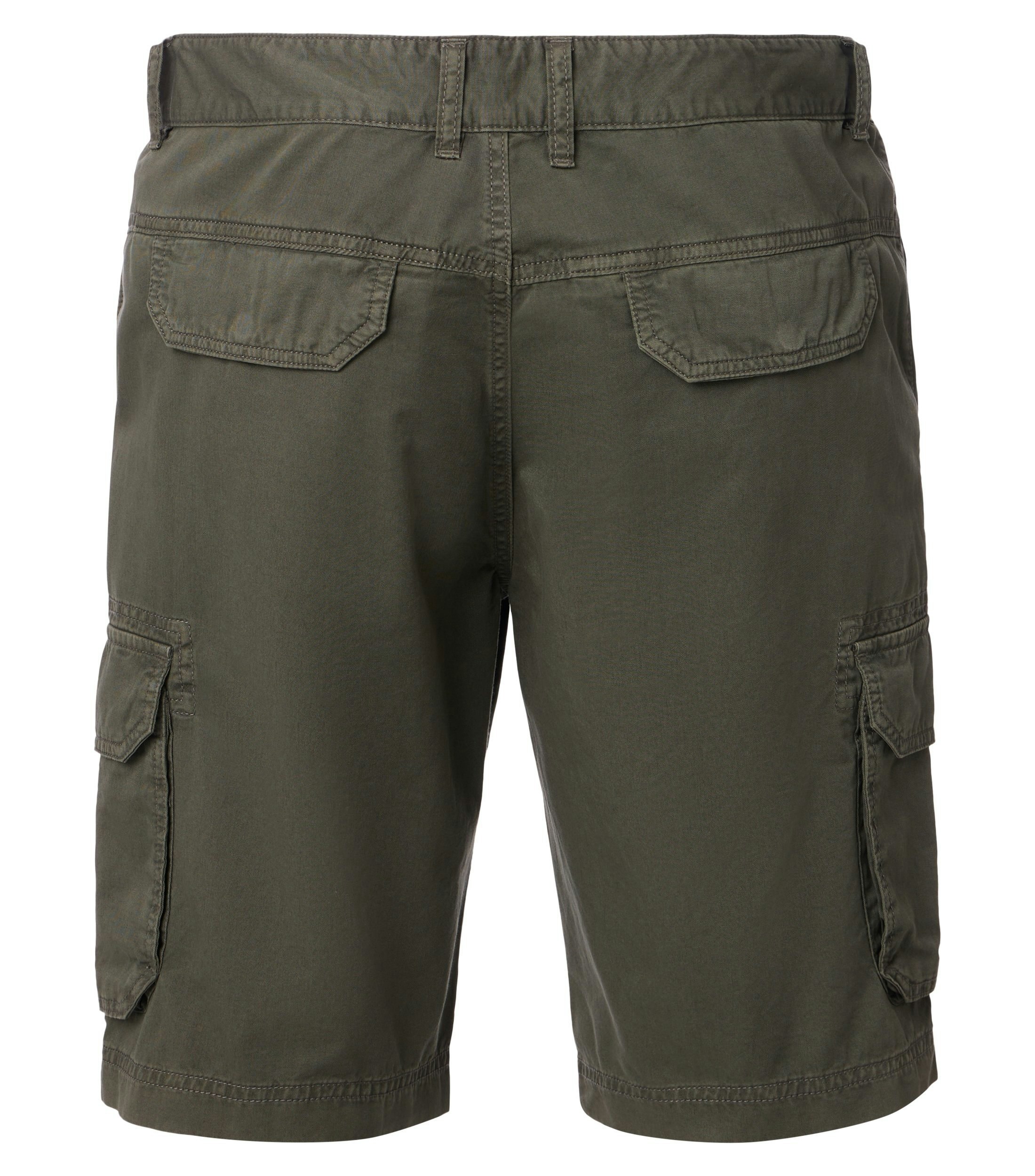 Ein Shorts im uni Muster in der Farbe Dunkelgrün