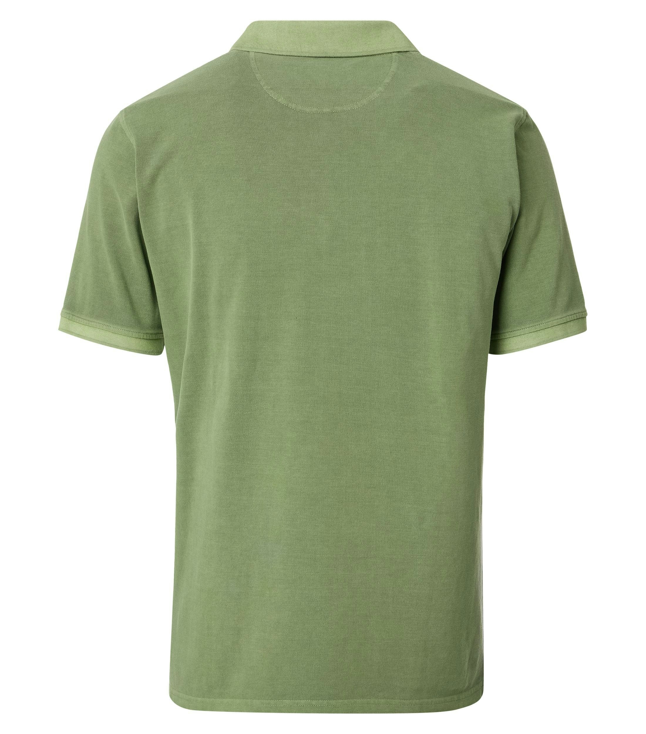 Ein Polo-Shirt im uni Muster in der Farbe Grün