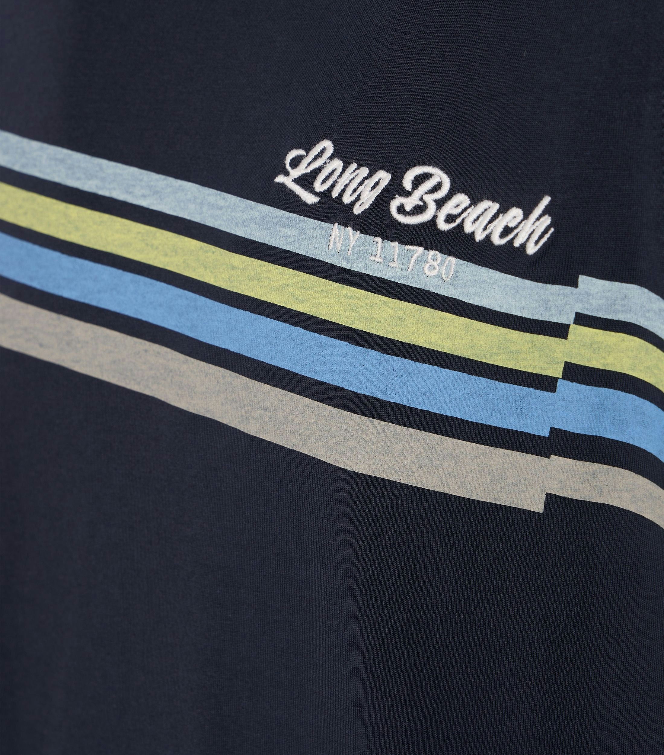 Ein T-Shirt im uni Muster in der Farbe Dunkelblau