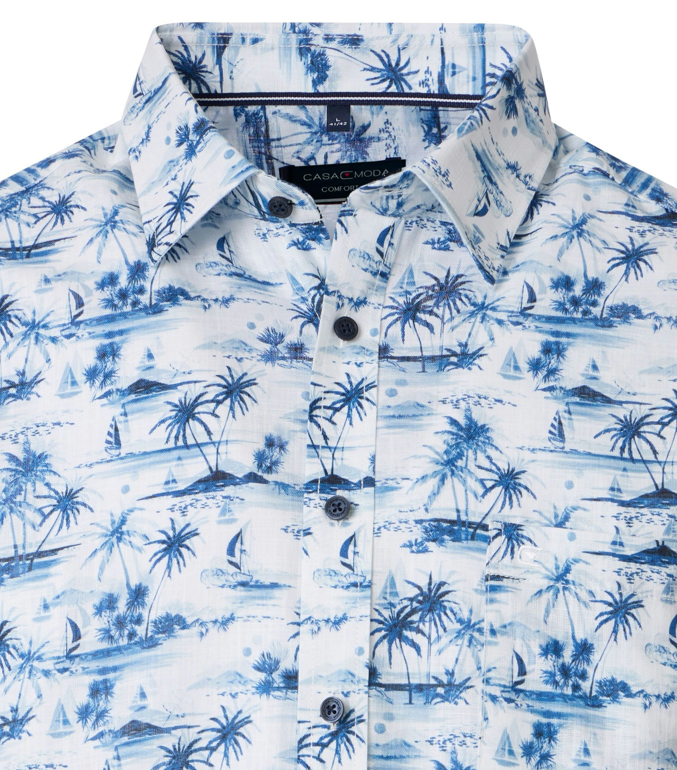 Ein Freizeithemd im Print Muster in der Farbe Blau