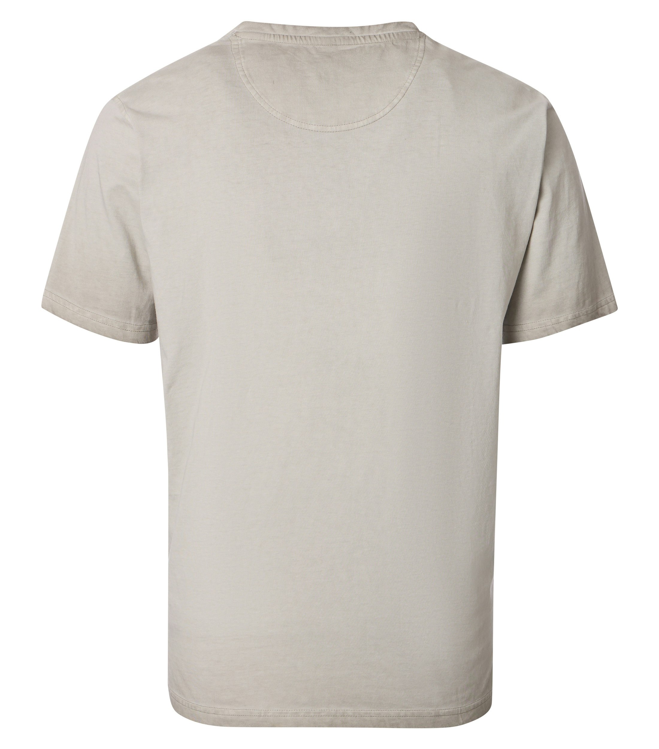 Das Model trägt ein TShirt im uni Muster in der Farbe Beige