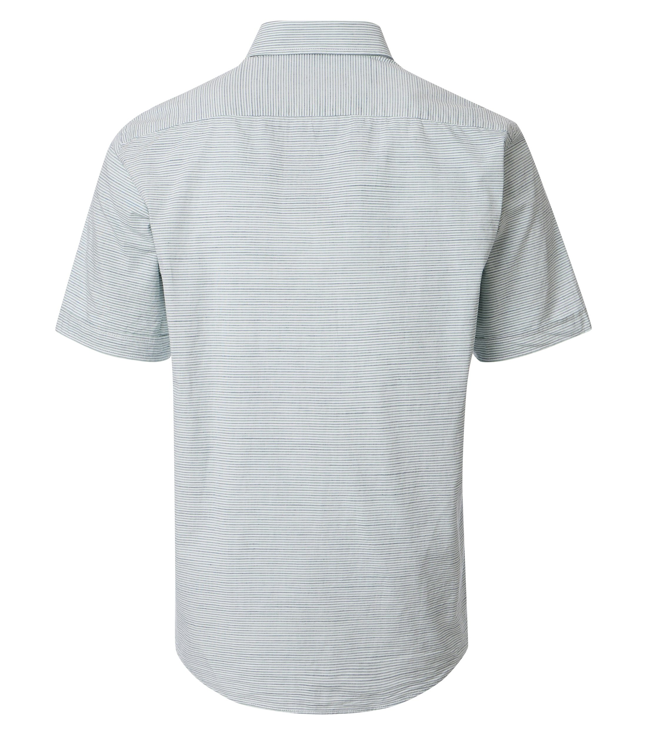 Ein Freizeithemd im gestreift Muster in der Farbe Grün