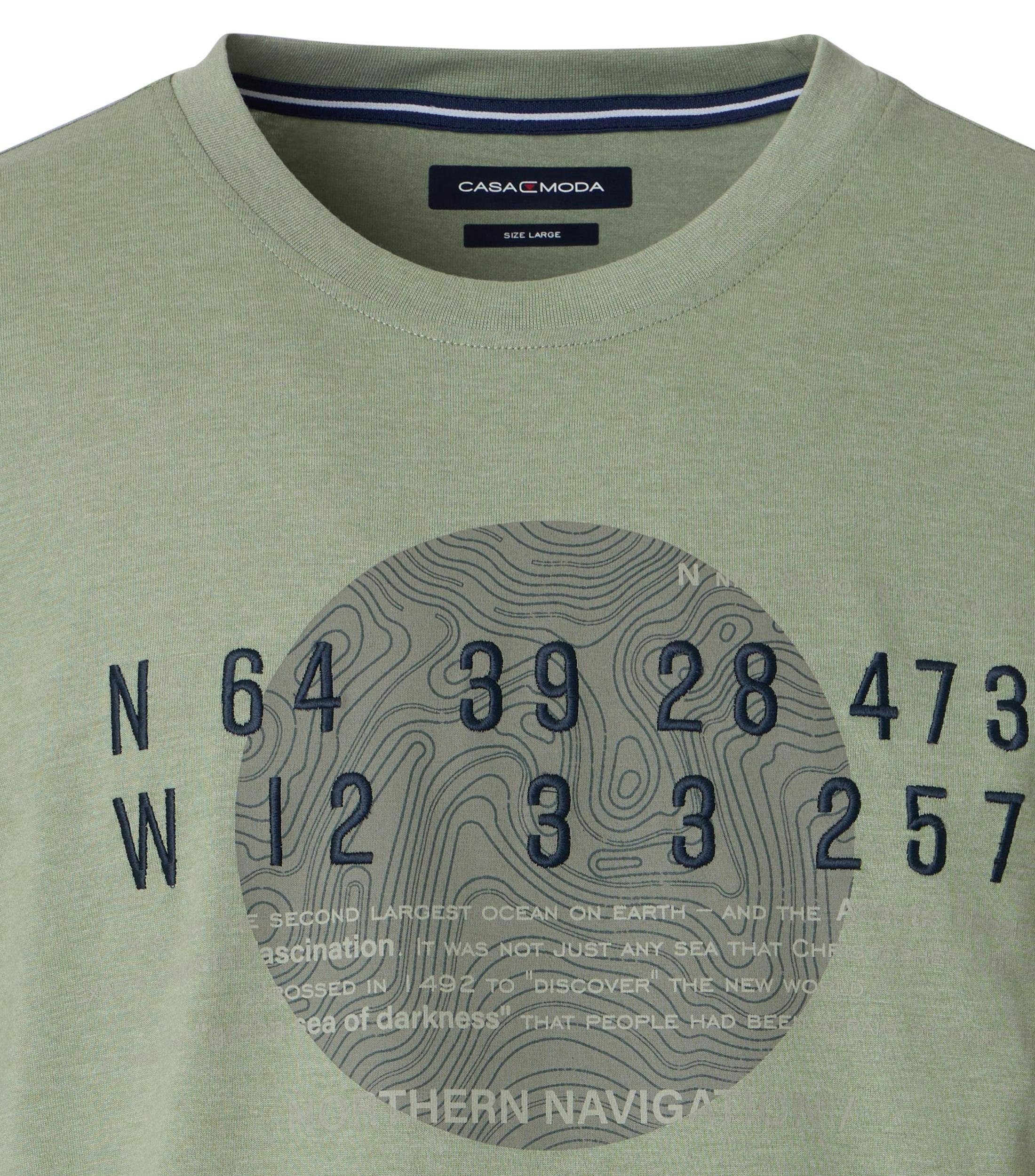 Ein T-Shirt im uni Muster in der Farbe Grün