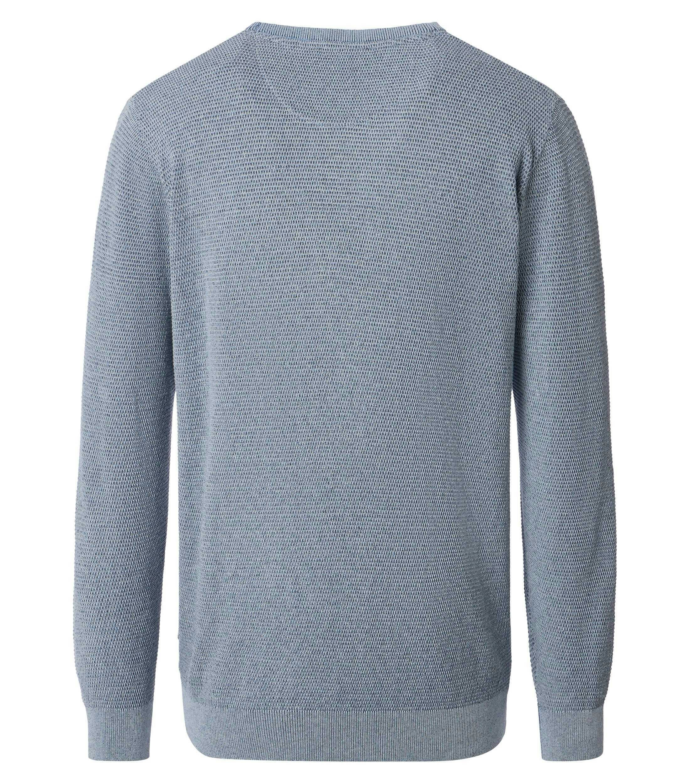 Ein Pullover im uni Muster in der Farbe Himmelblau