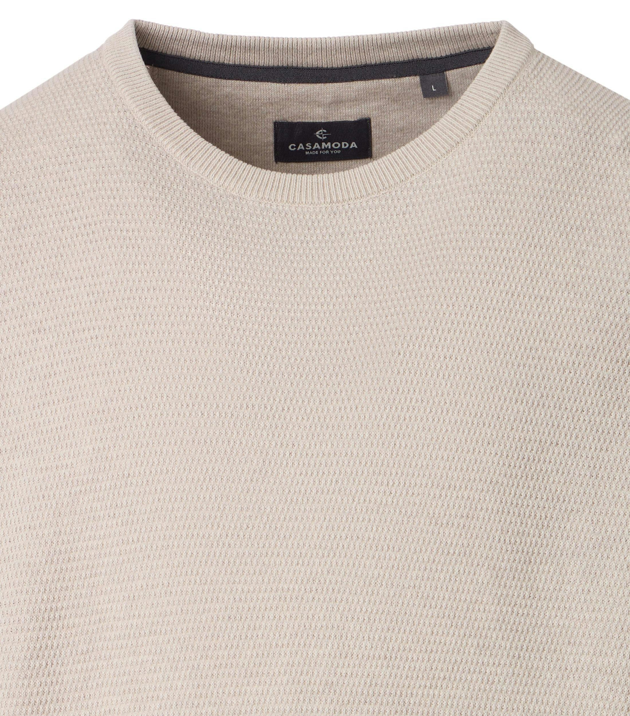 Ein Pullover im uni Muster in der Farbe Weißbeige