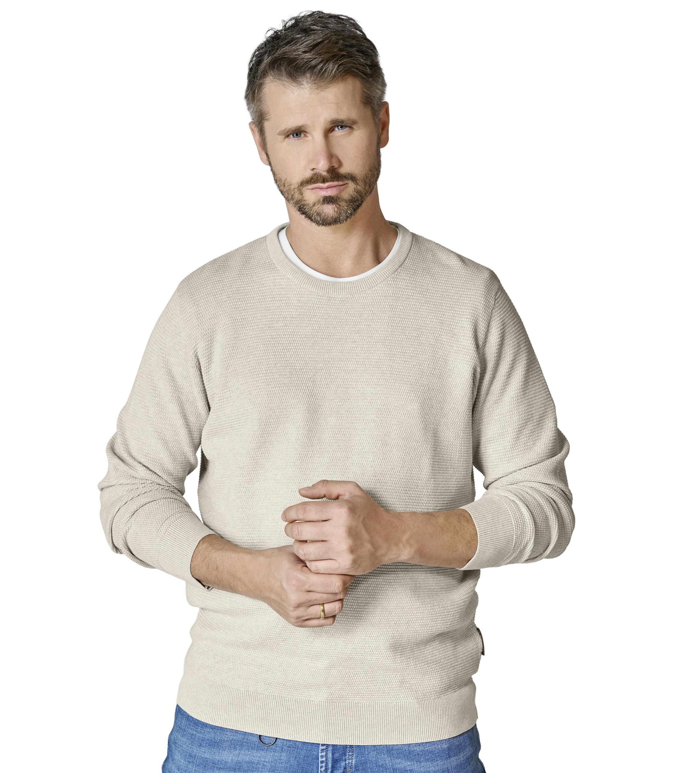 Ein Pullover im uni Muster in der Farbe Weißbeige