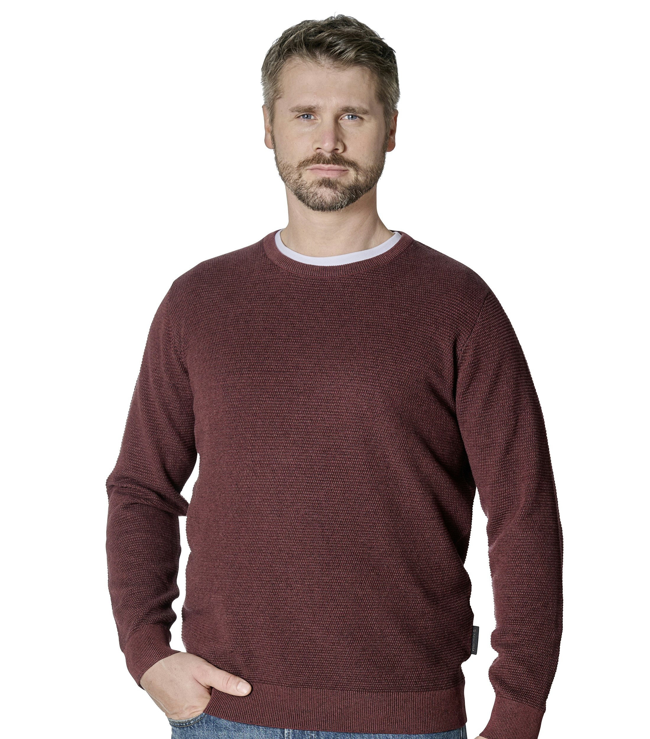 Ein Pullover im uni Muster in der Farbe Rot