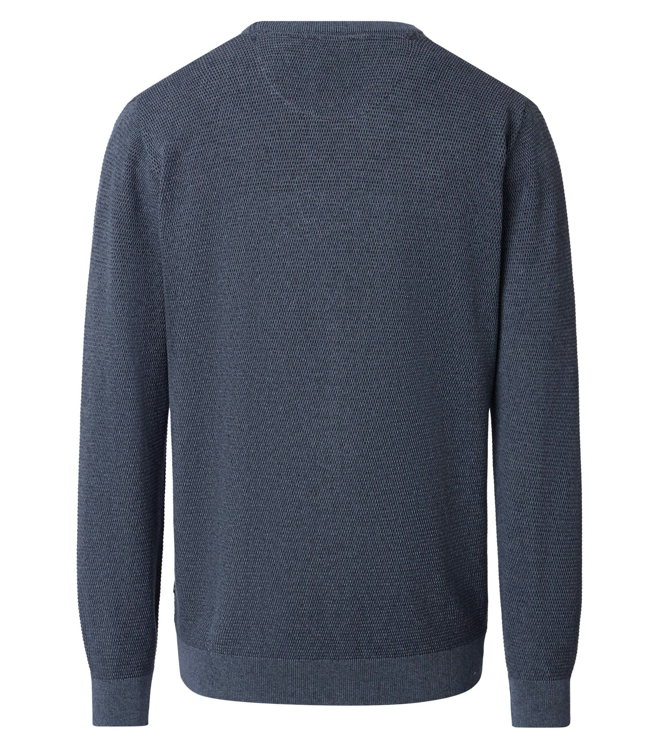 Ein Pullover im uni Muster in der Farbe Blau