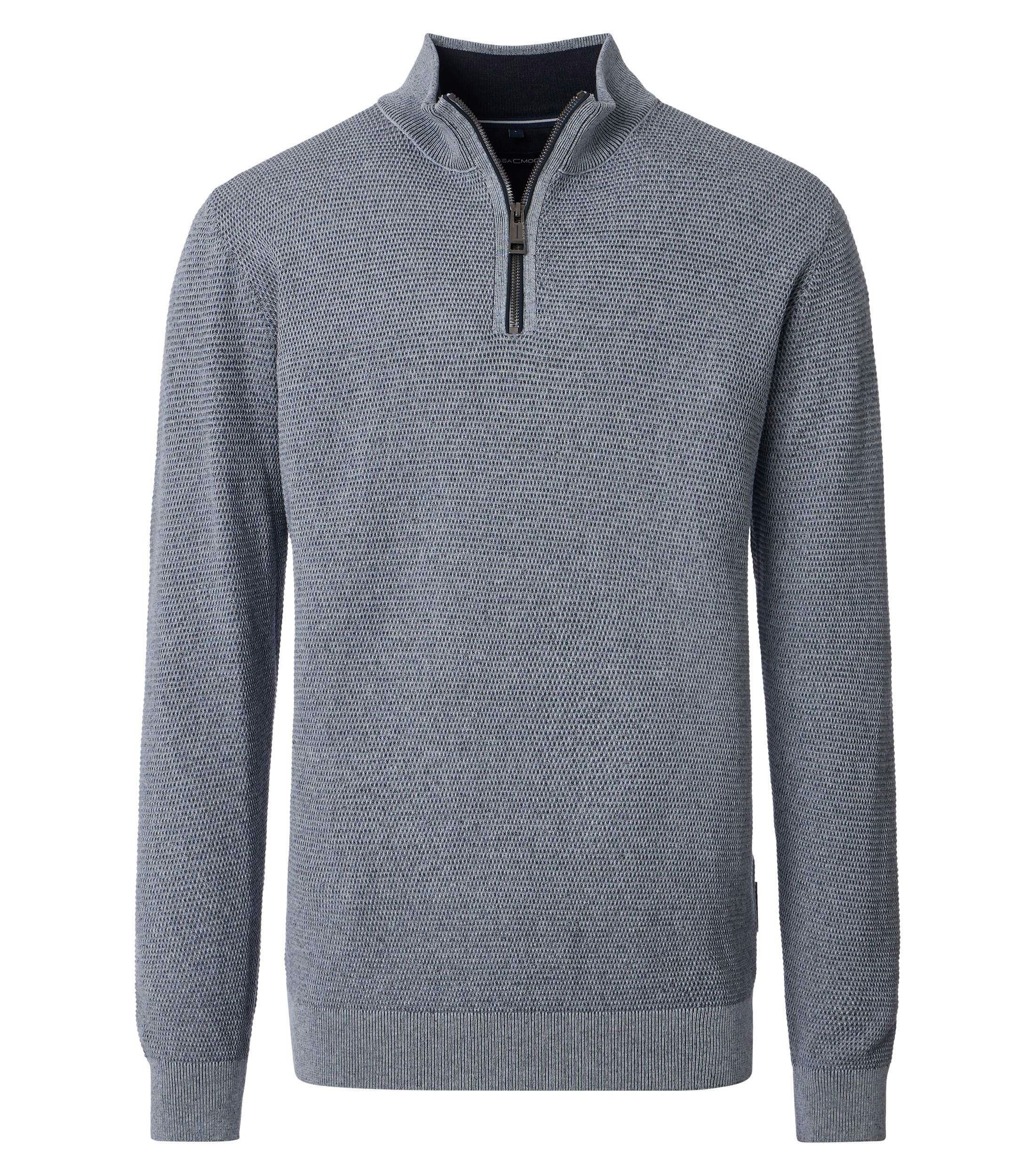 Ein Pullover im uni Muster in der Farbe Hellblau