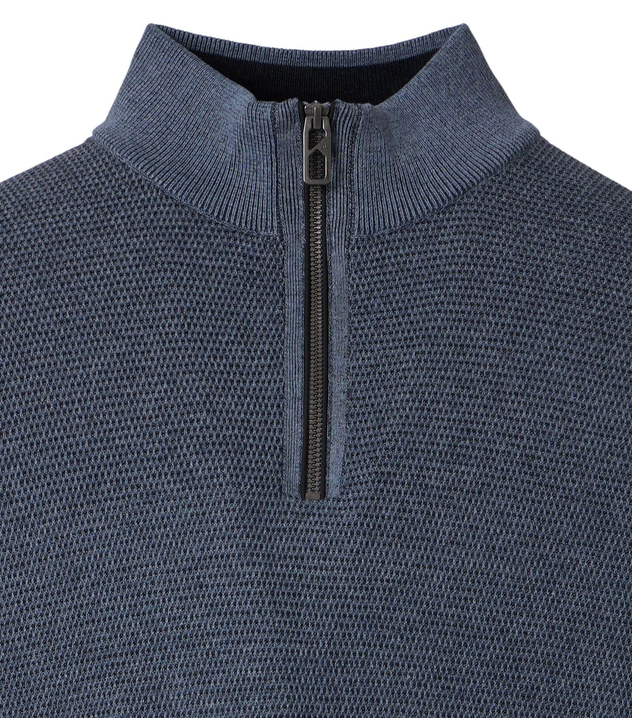 Ein Pullover im uni Muster in der Farbe Blau