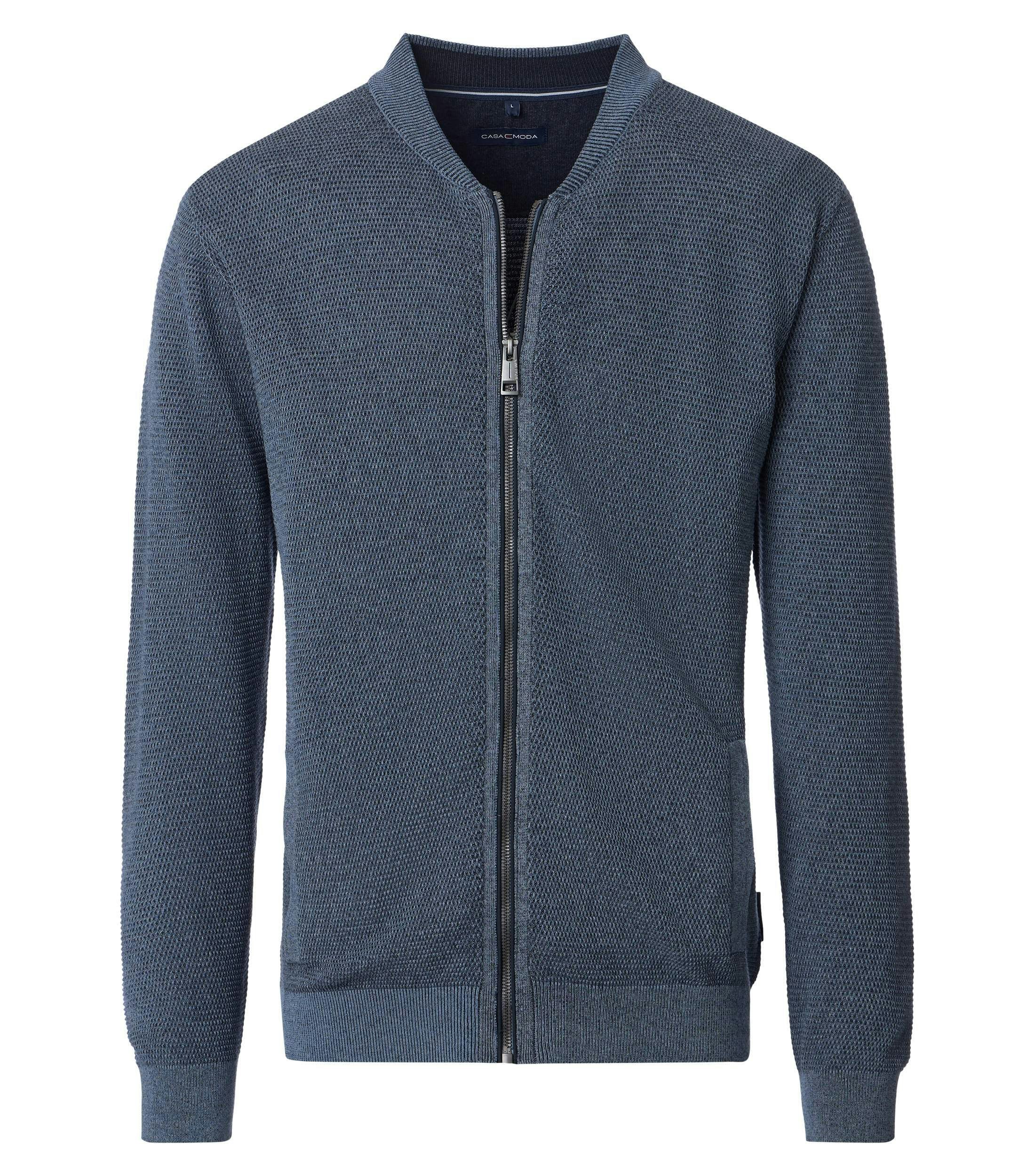 Eine Strickjacke im uni Muster in der Farbe Blau