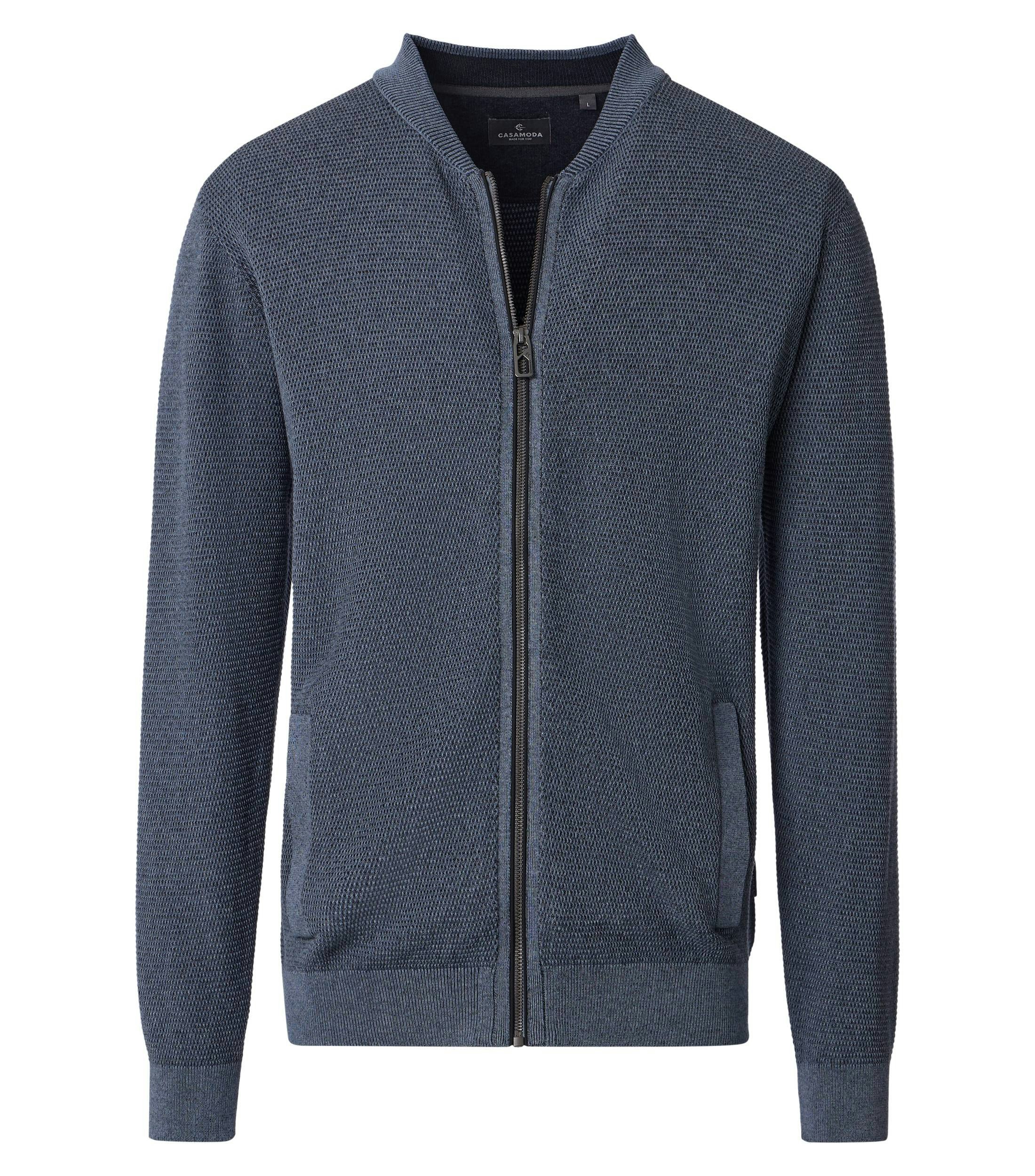 Eine Strickjacke im uni Muster in der Farbe Blau