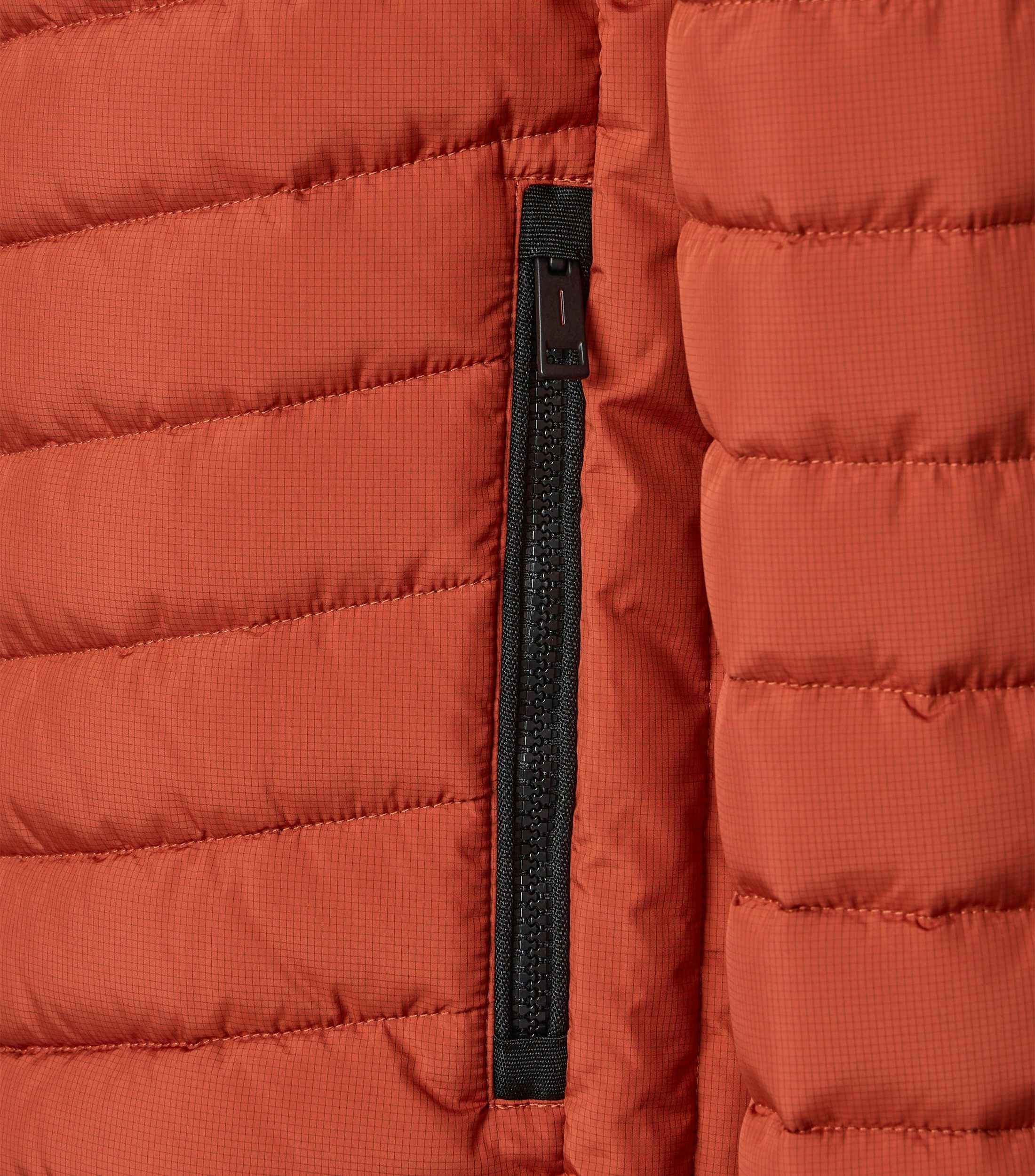 Eine Jacke im uni Muster in der Farbe Orange