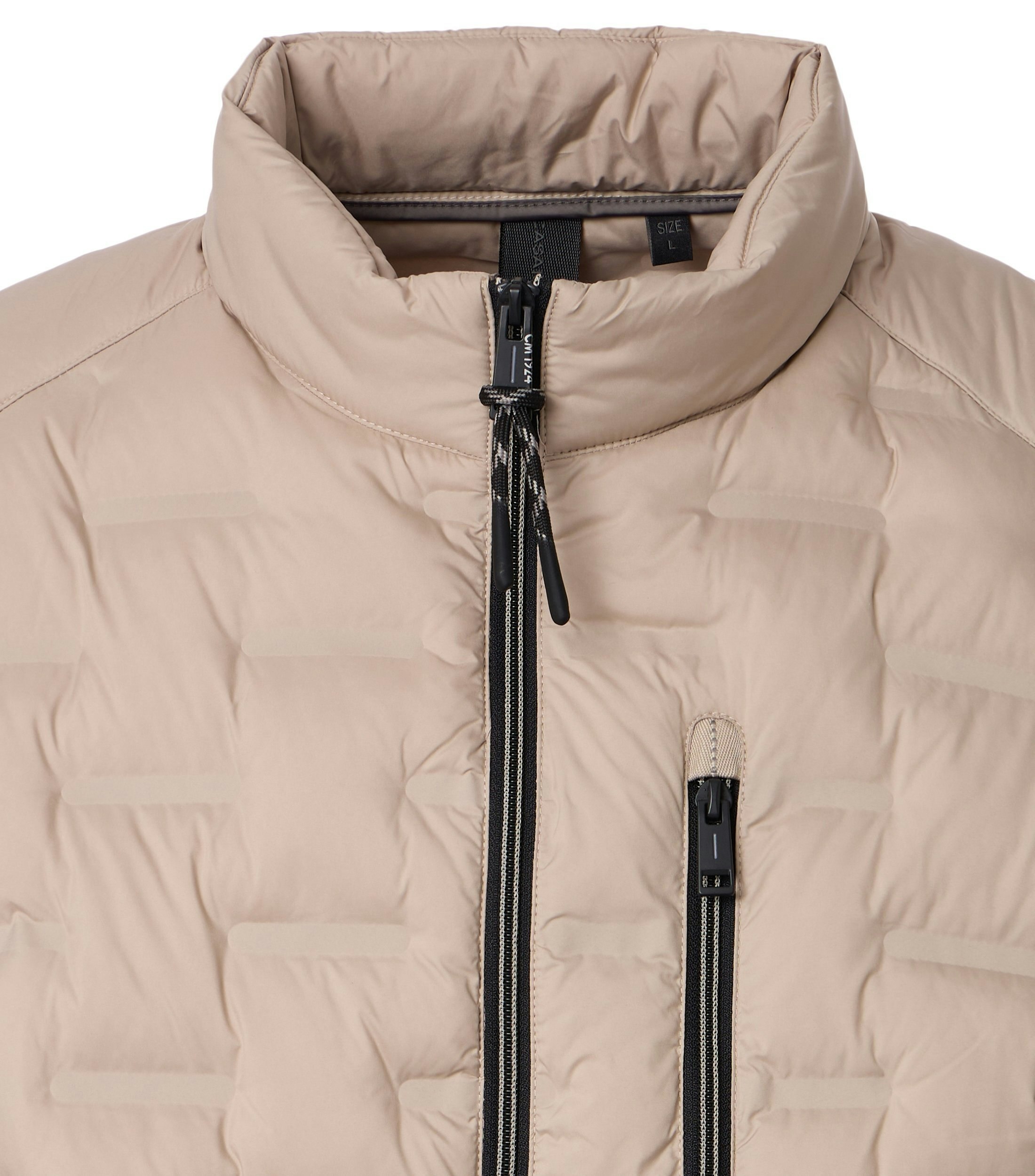 Eine Jacke im uni Muster in der Farbe Champagner Beige