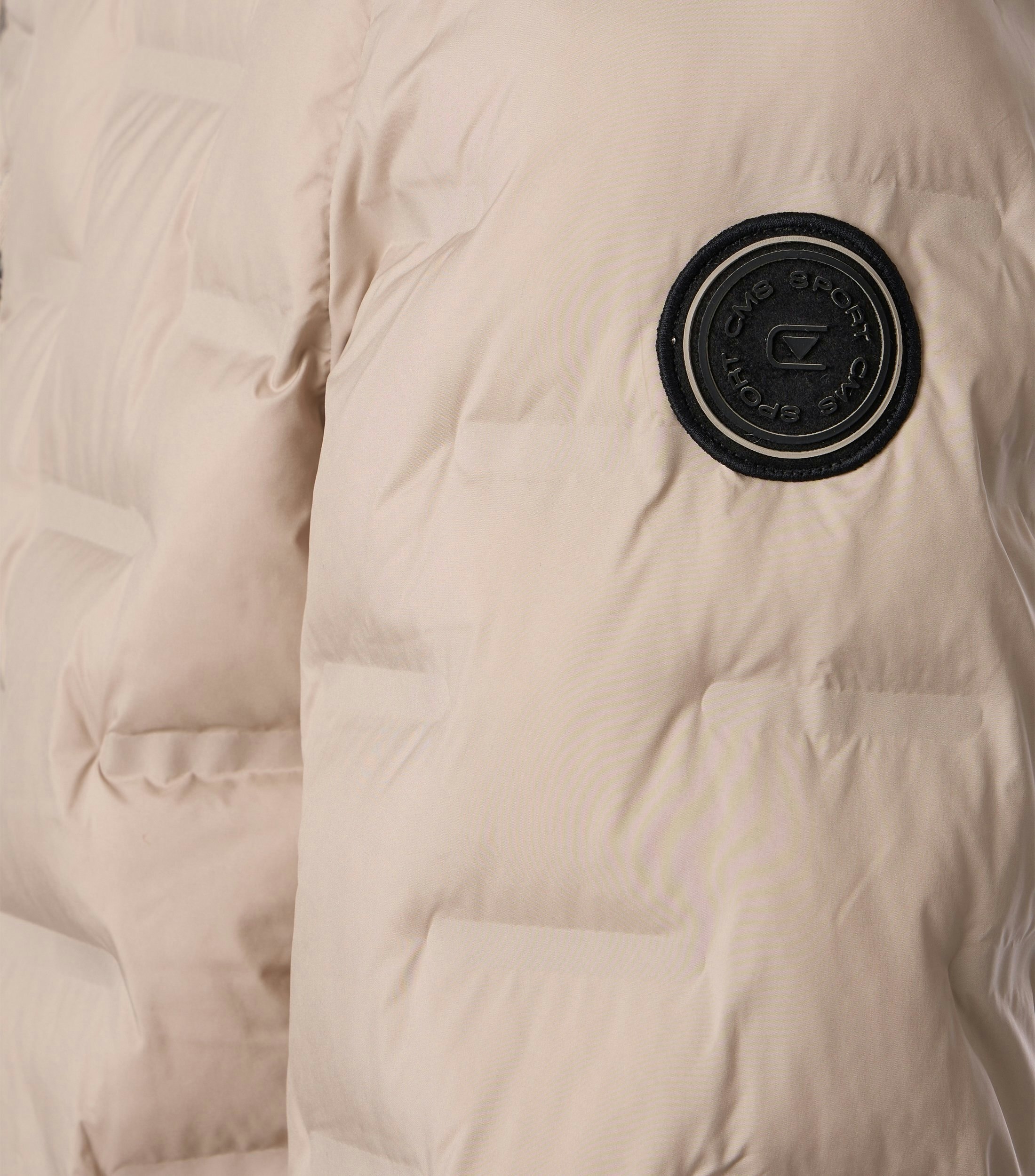 Eine Jacke im uni Muster in der Farbe Champagner Beige