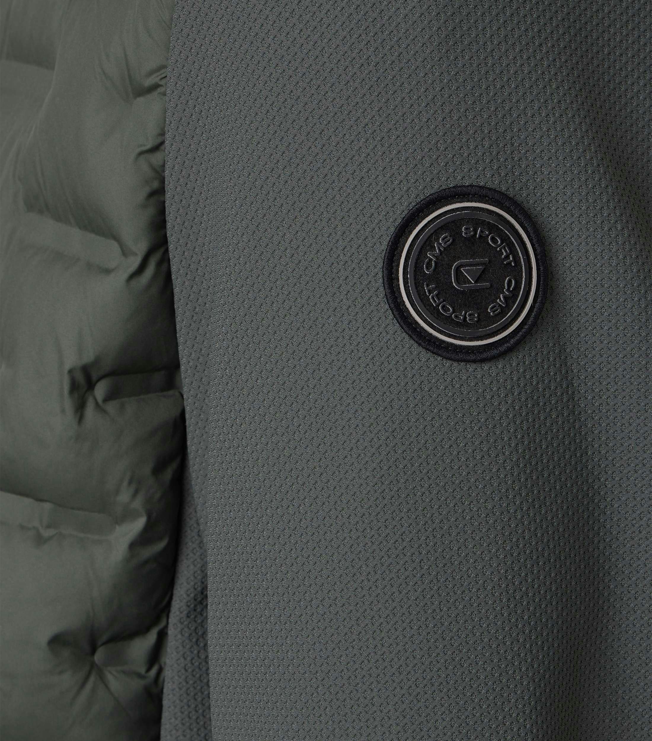 Eine Jacke im uni Muster in der Farbe Schlamm