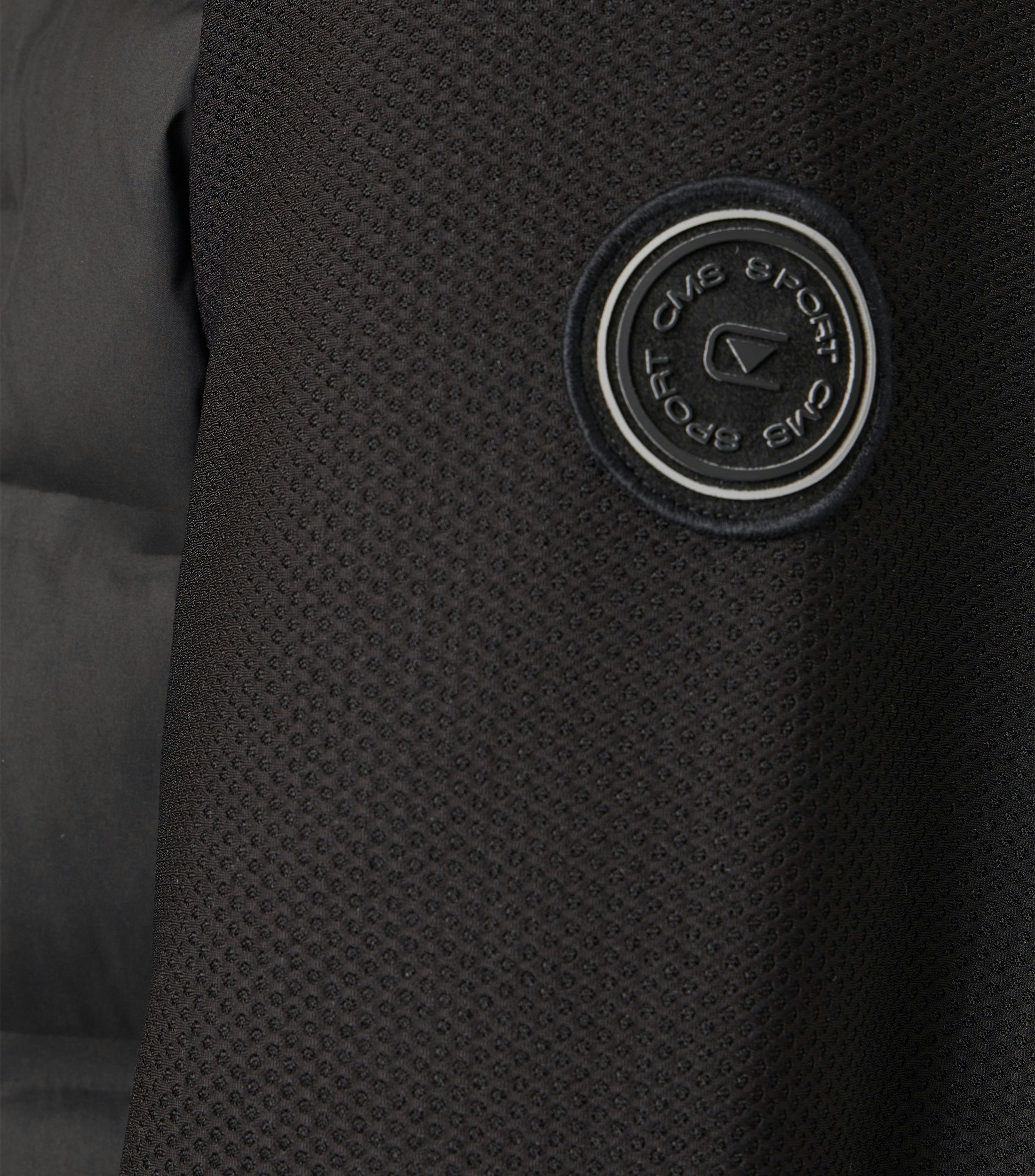 Eine Jacke im uni Muster in der Farbe Schwarz