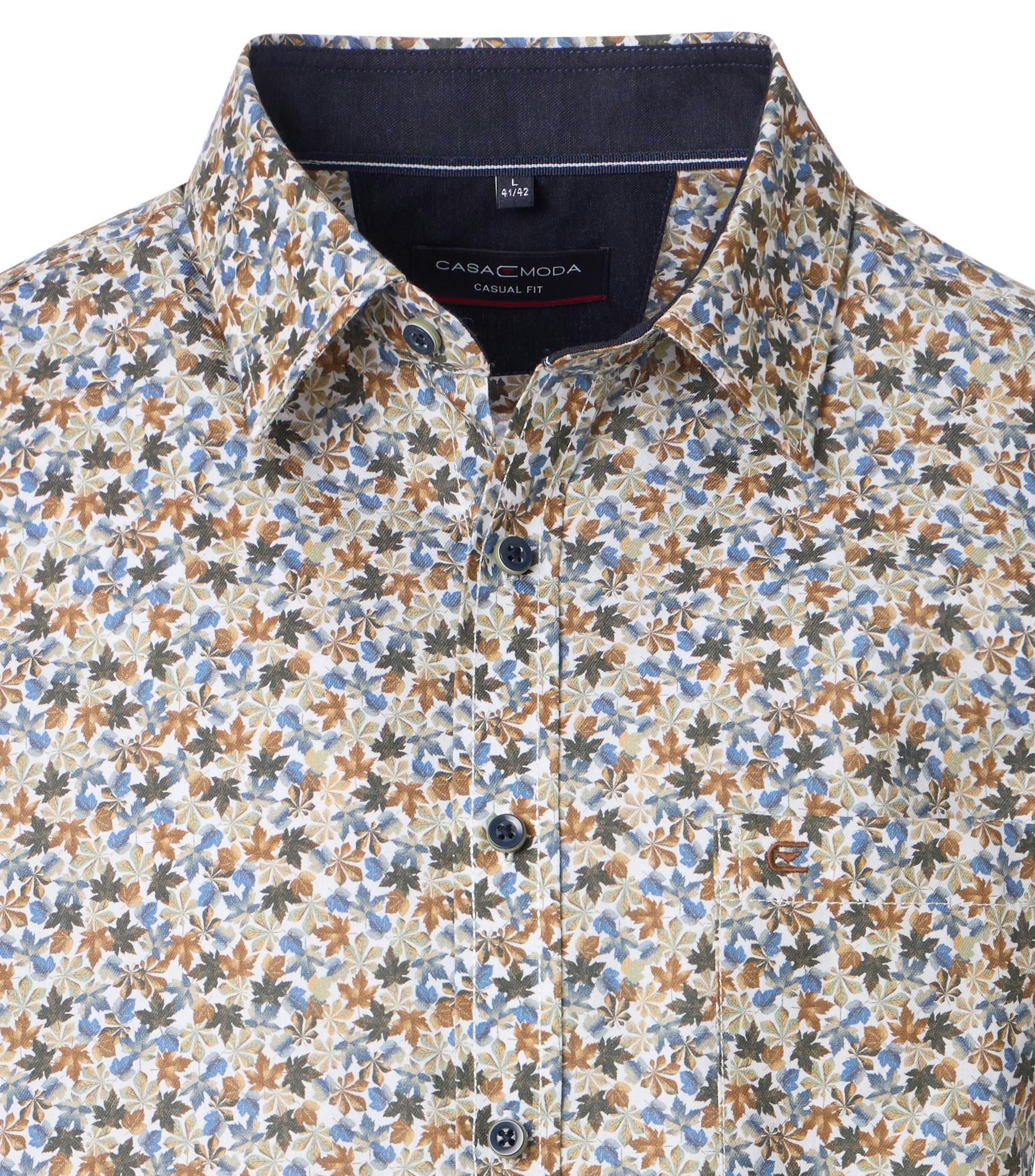 Ein Freizeithemd im Print Muster in der Farbe Braun