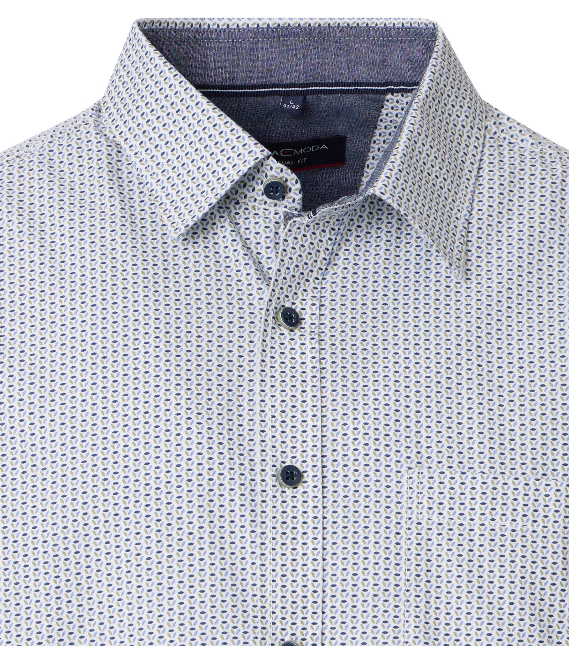 Ein Freizeithemd im Print Muster in der Farbe Grün