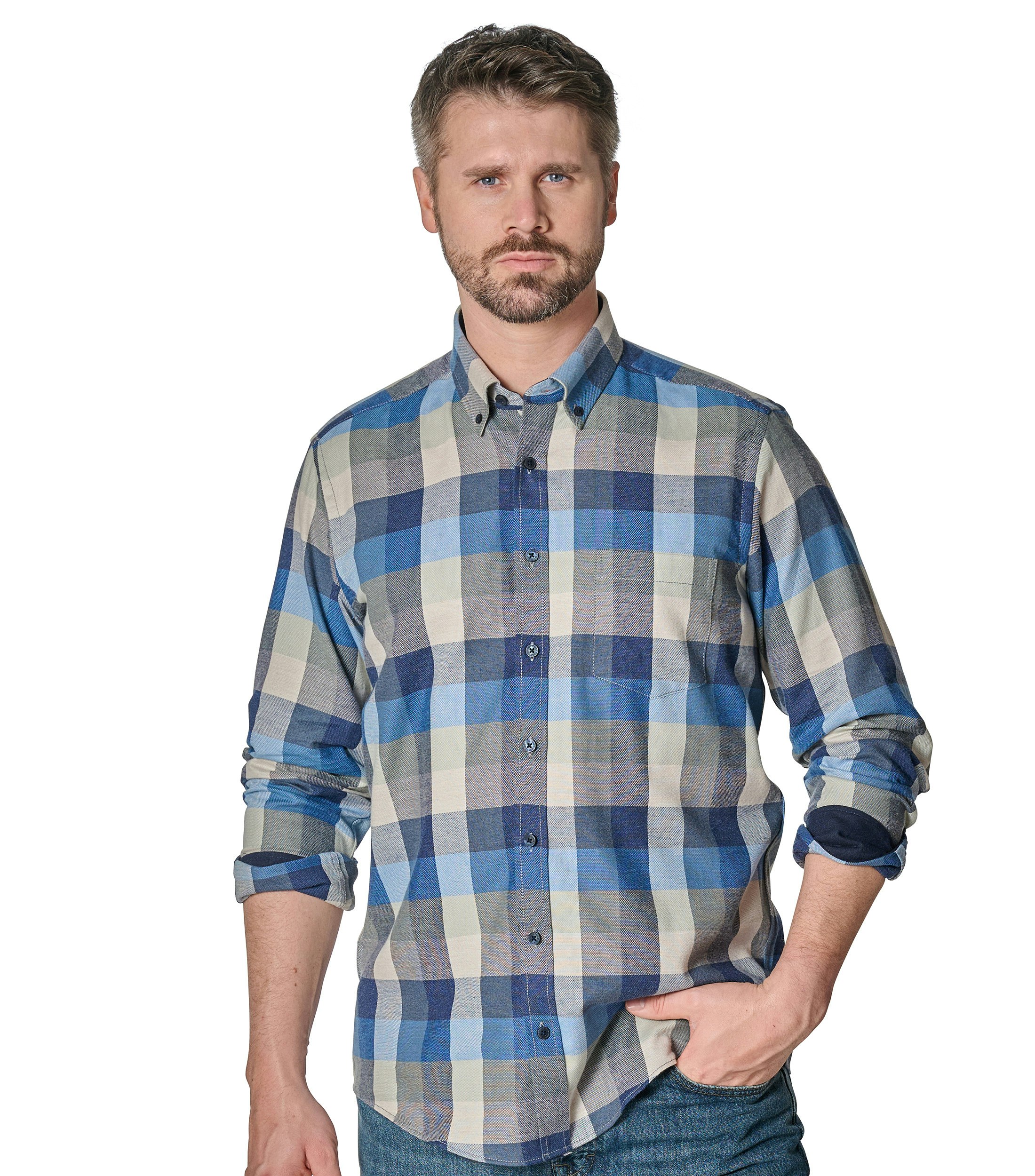 Ein Freizeithemd im kariert Muster in der Farbe Grün