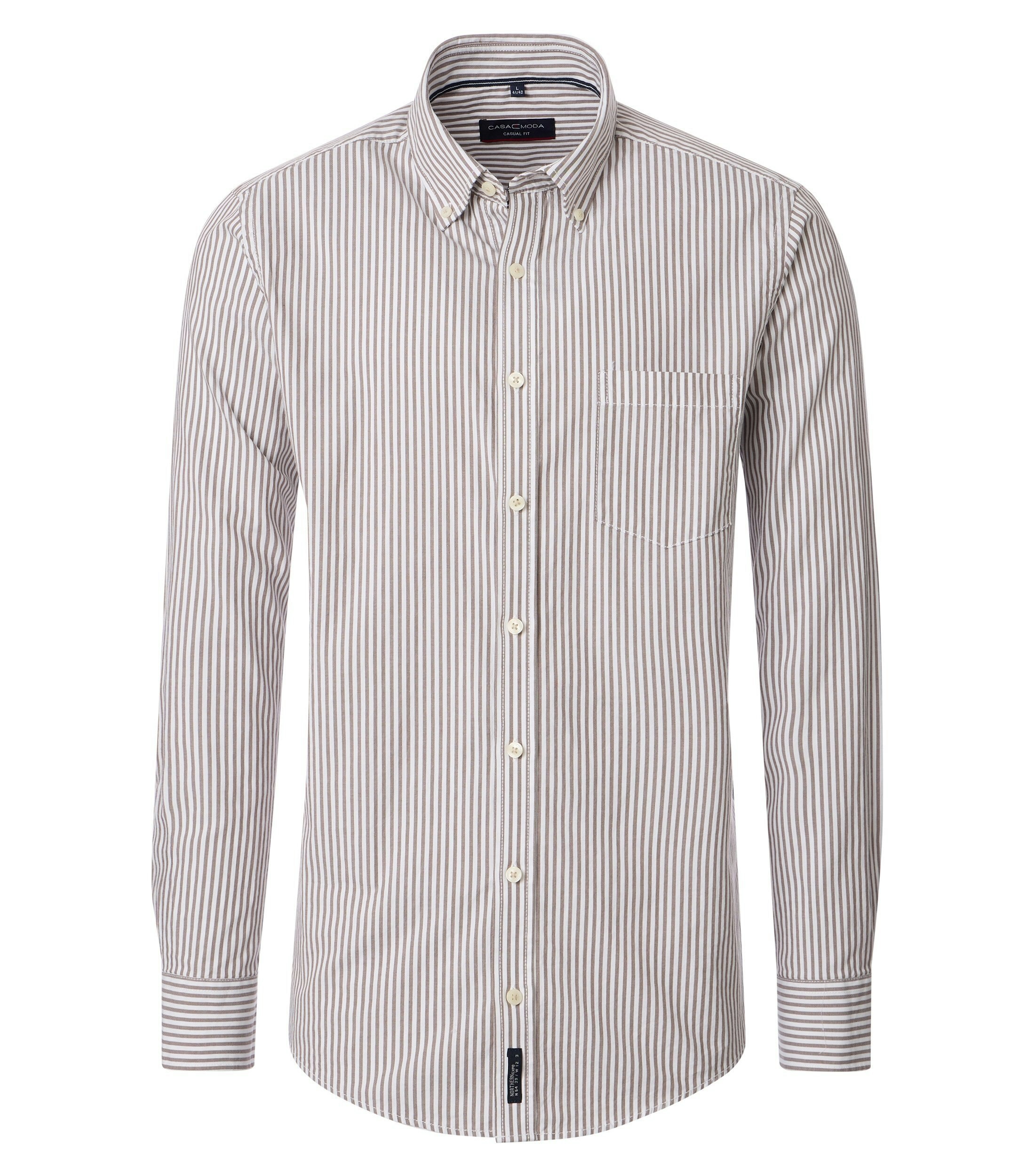 Ein Freizeithemd im gestreift Muster in der Farbe Braun