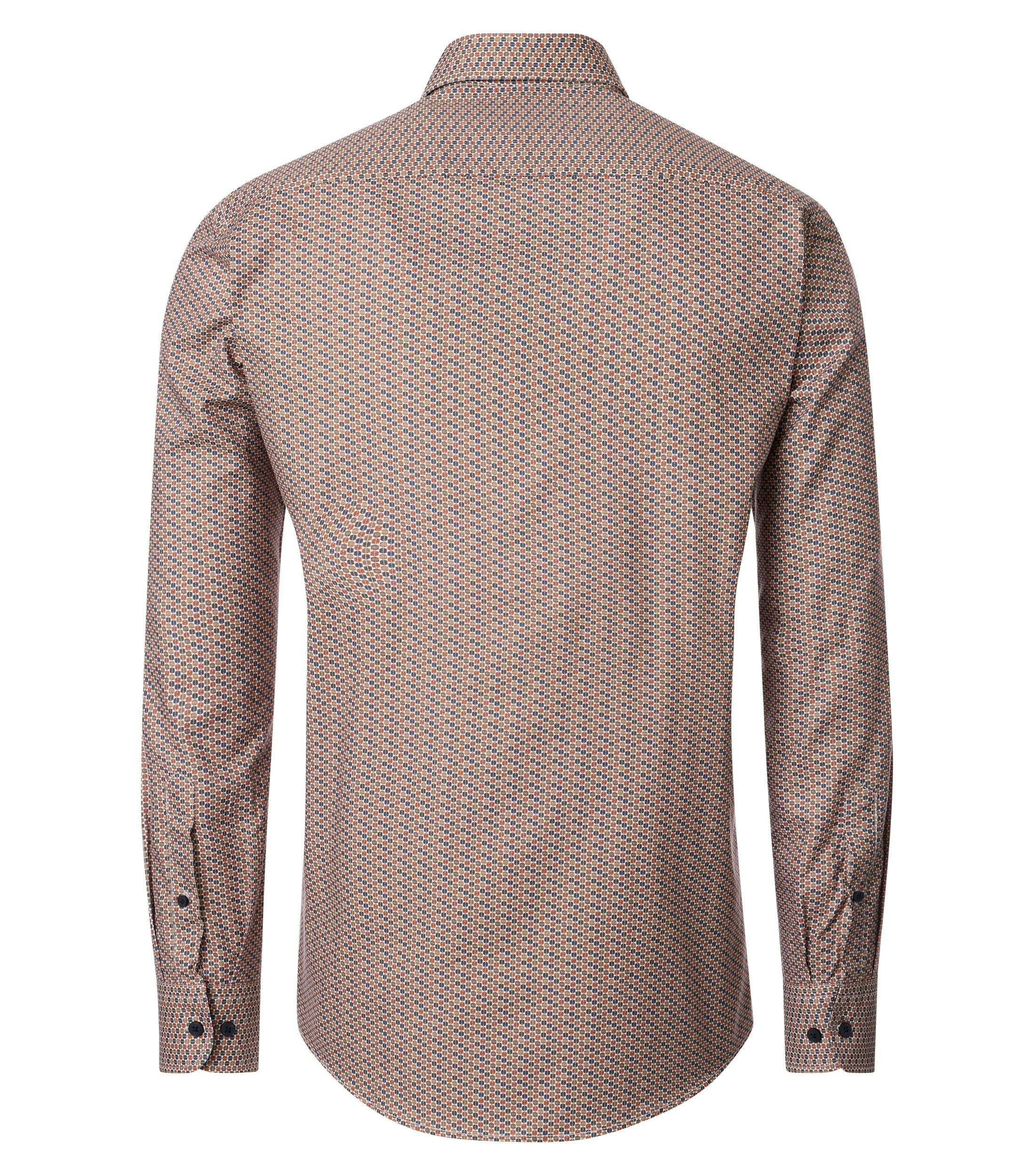 Ein Freizeithemd im Print Muster in der Farbe Braun