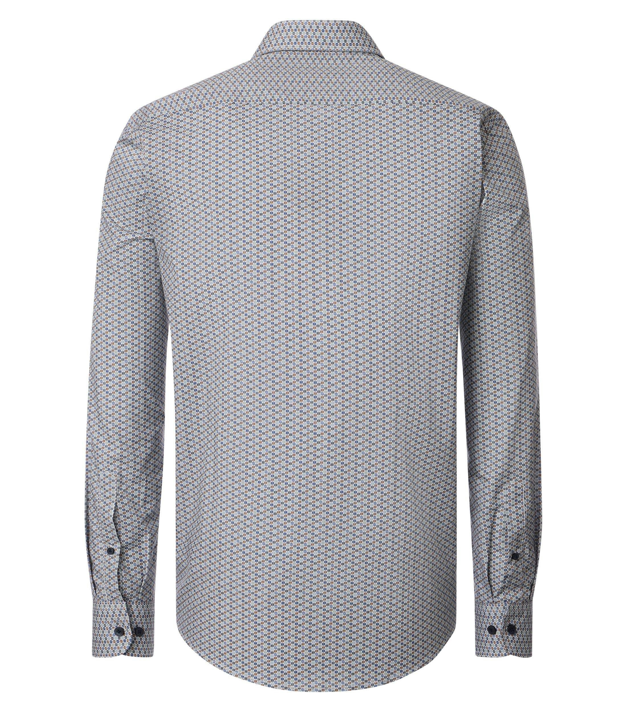 Ein Freizeithemd im Print Muster in der Farbe Grün