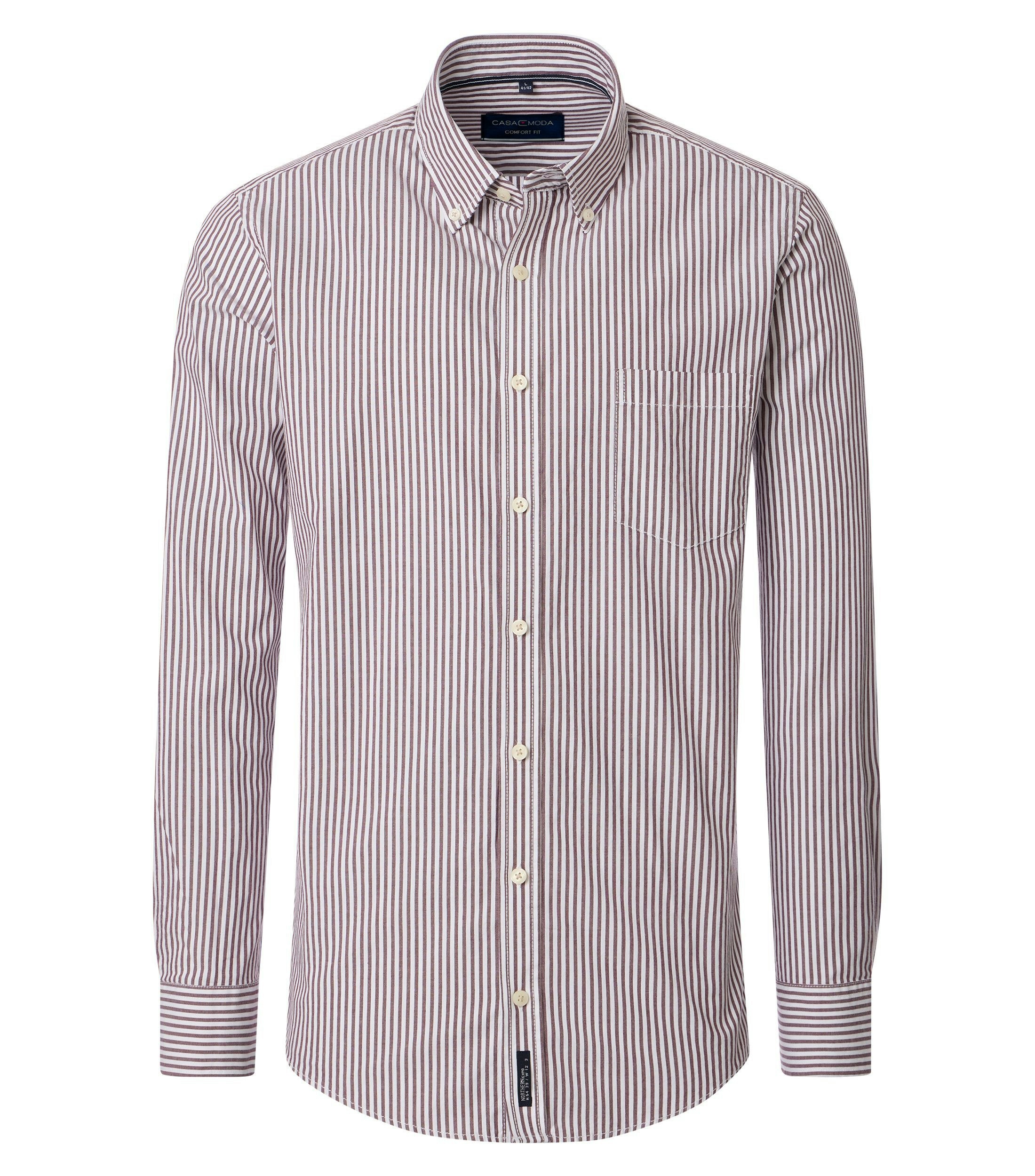 Ein Freizeithemd im gestreift Muster in der Farbe Rot