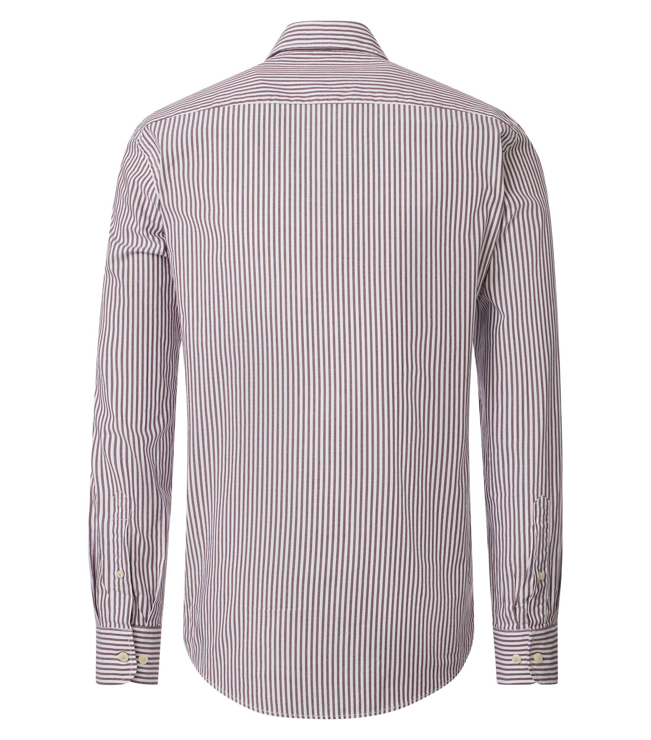 Ein Freizeithemd im gestreift Muster in der Farbe Rot