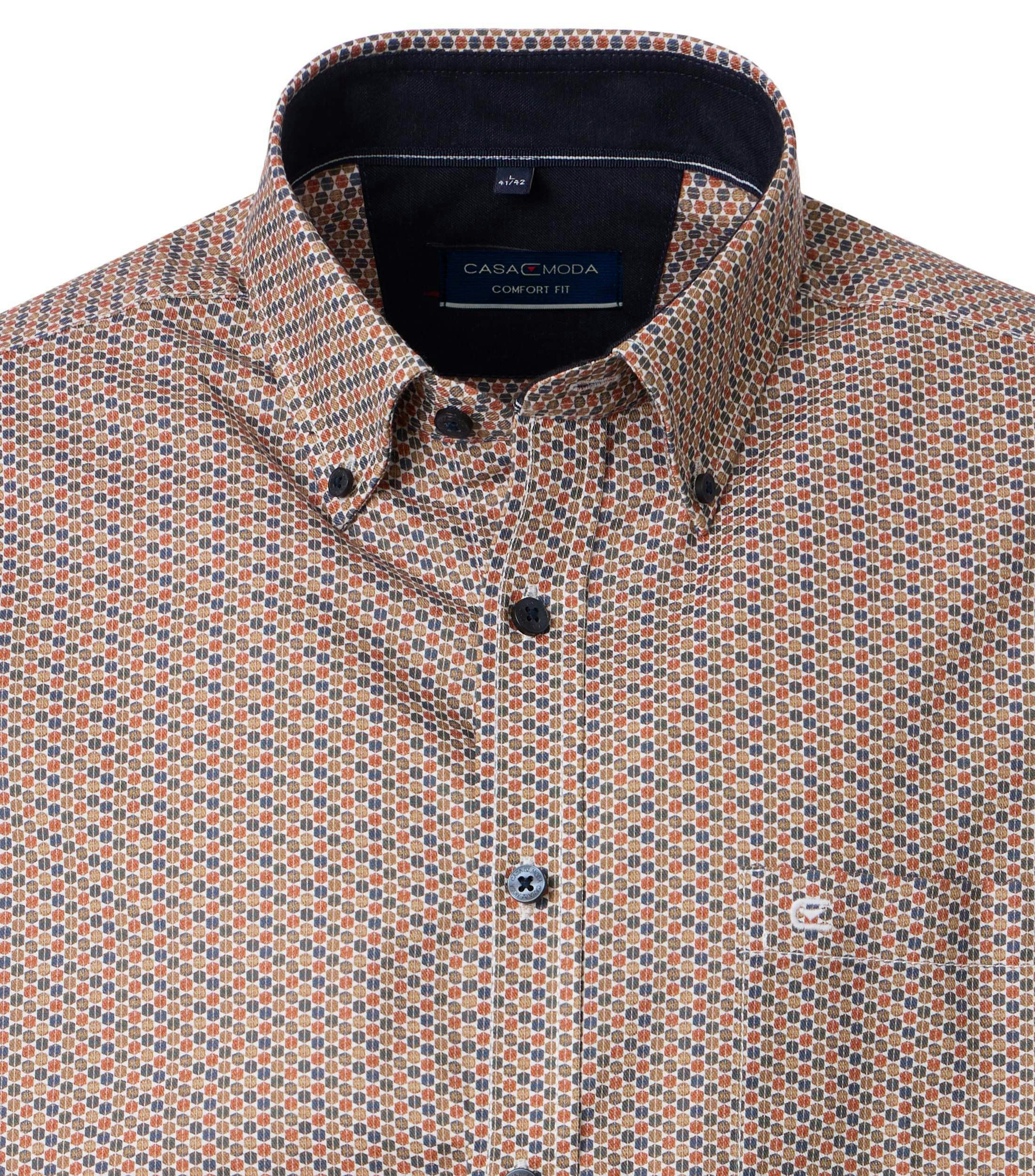 Ein Freizeithemd im Print Muster in der Farbe Braun