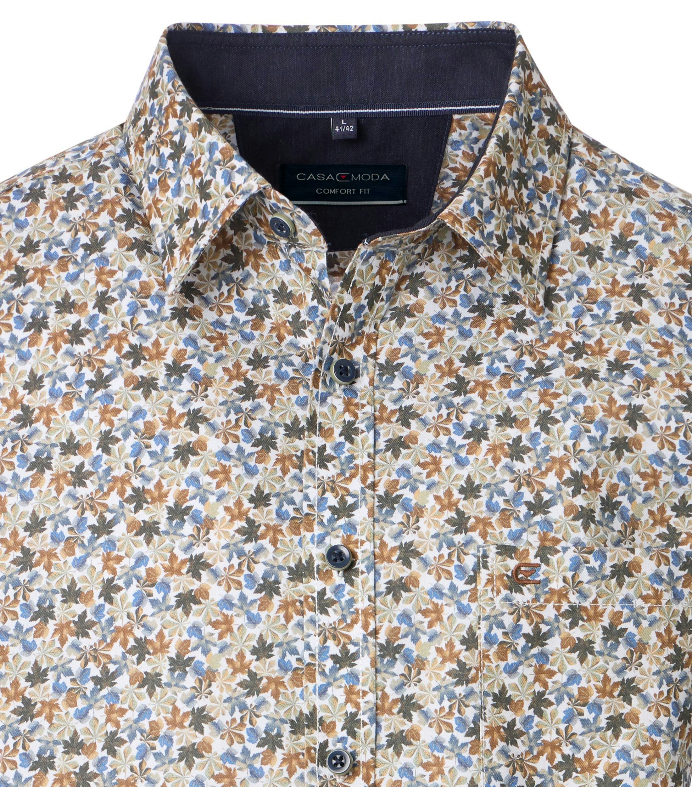 Ein Freizeithemd im Print Muster in der Farbe Braun