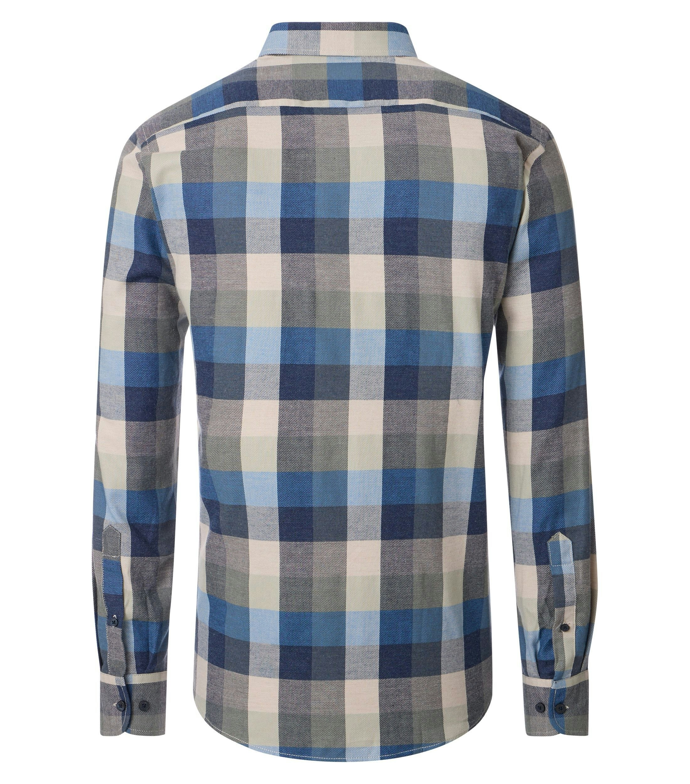 Ein Freizeithemd im kariert Muster in der Farbe Blau