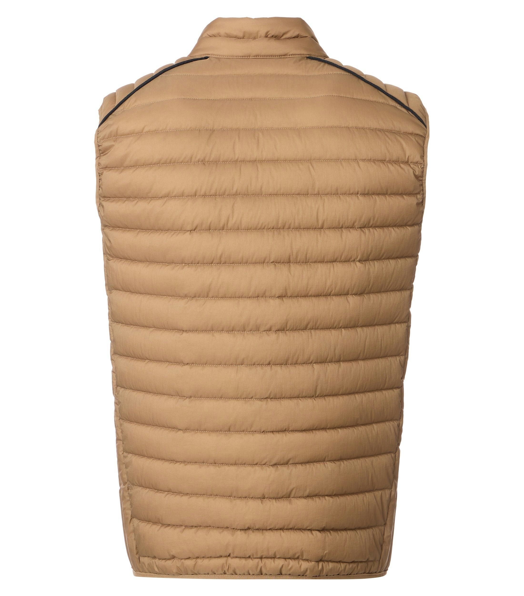 Eine Weste im uni Muster in der Farbe Braun