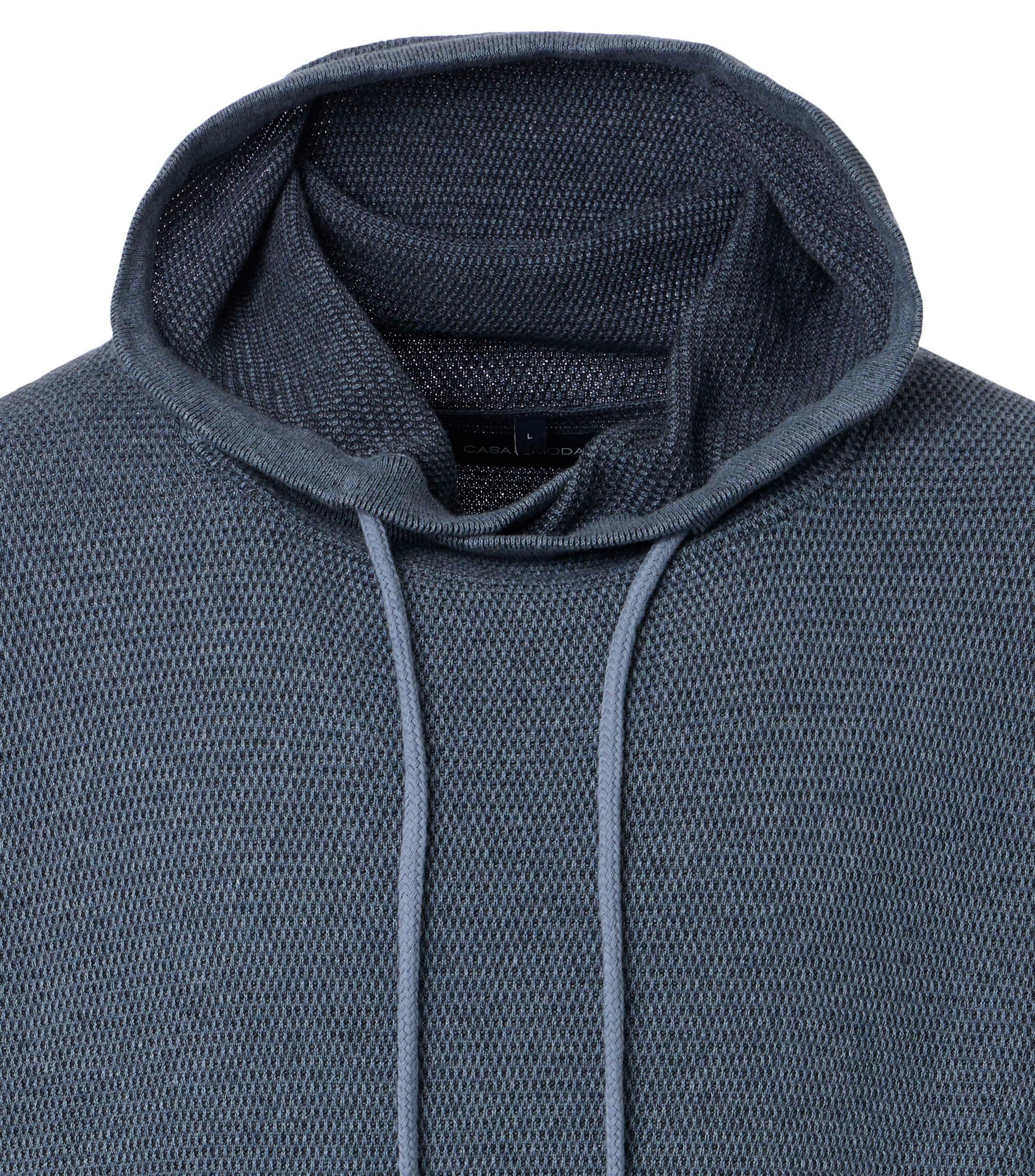 Ein Pullover im uni Muster in der Farbe graues Mittelblau