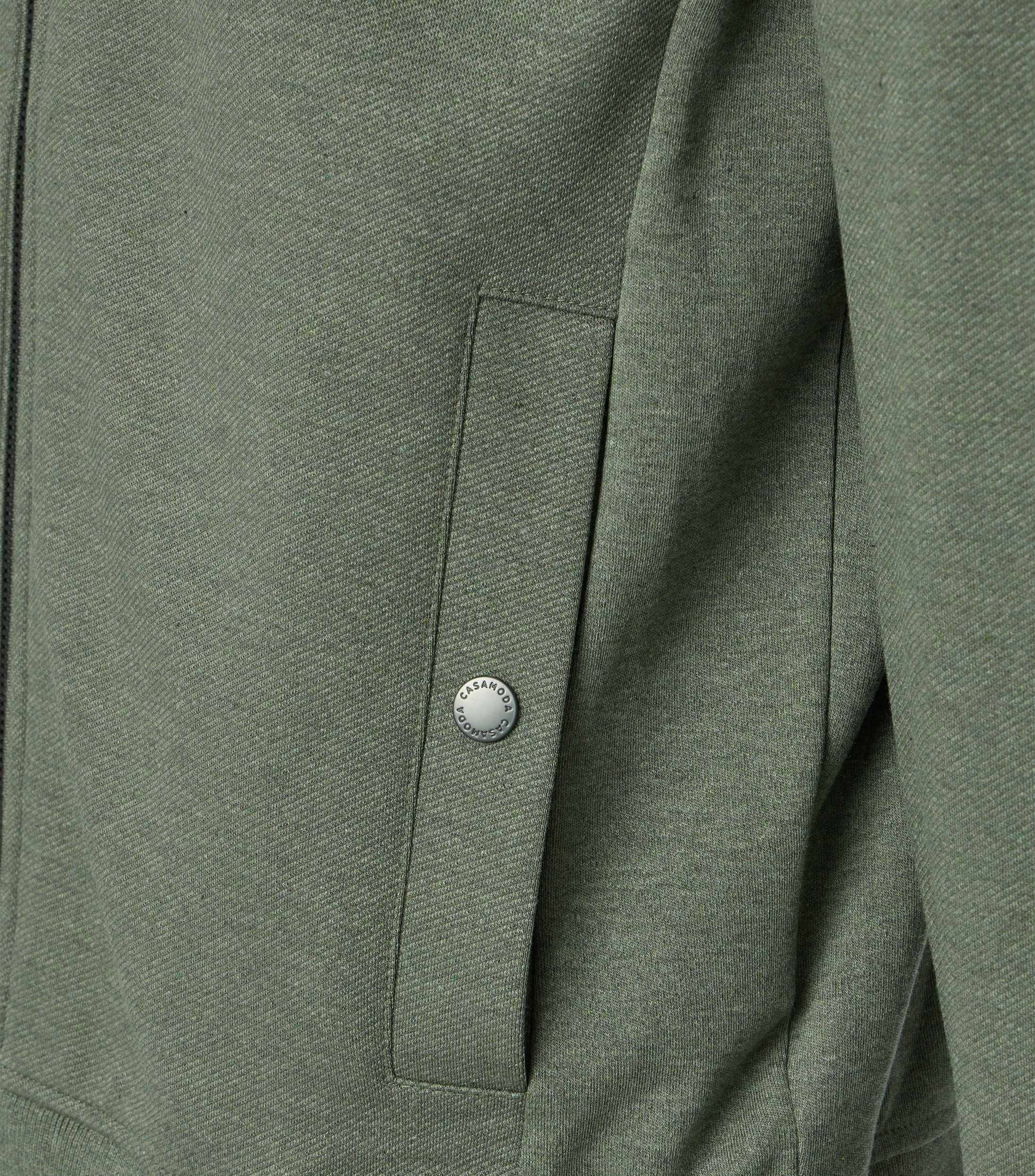 Eine Sweatjacke im uni Muster in der Farbe Grün