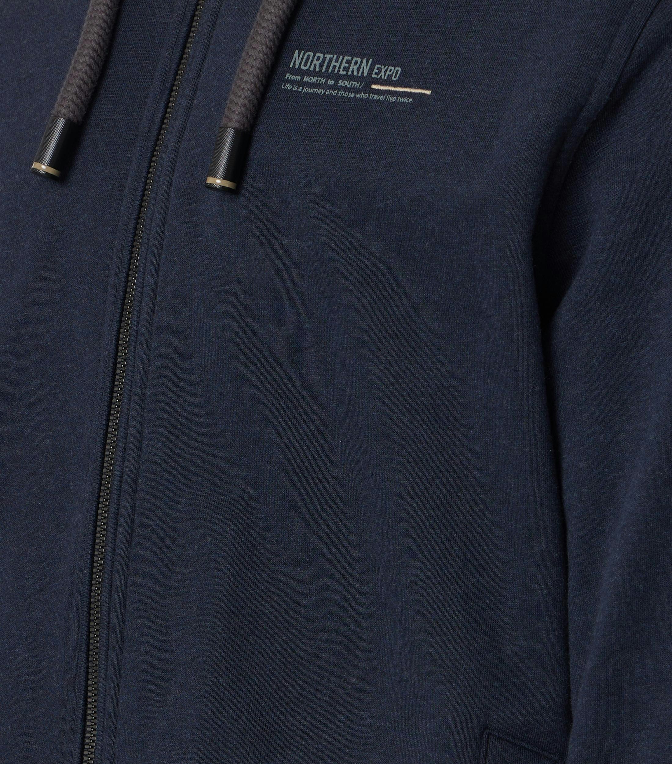 Ein Troyer im uni Muster in der Farbe Blau