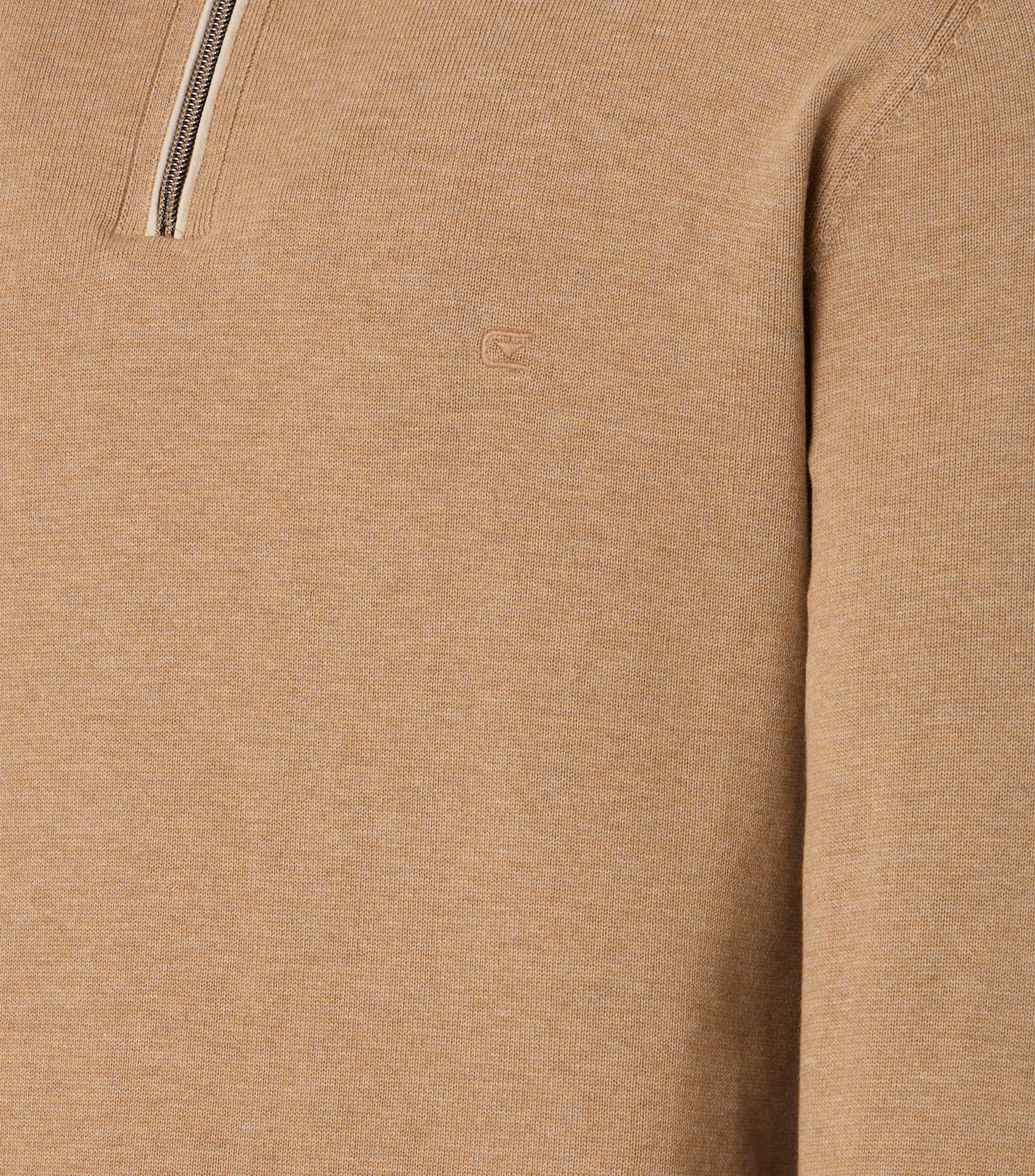 Ein Pullover im uni Muster in der Farbe Braun