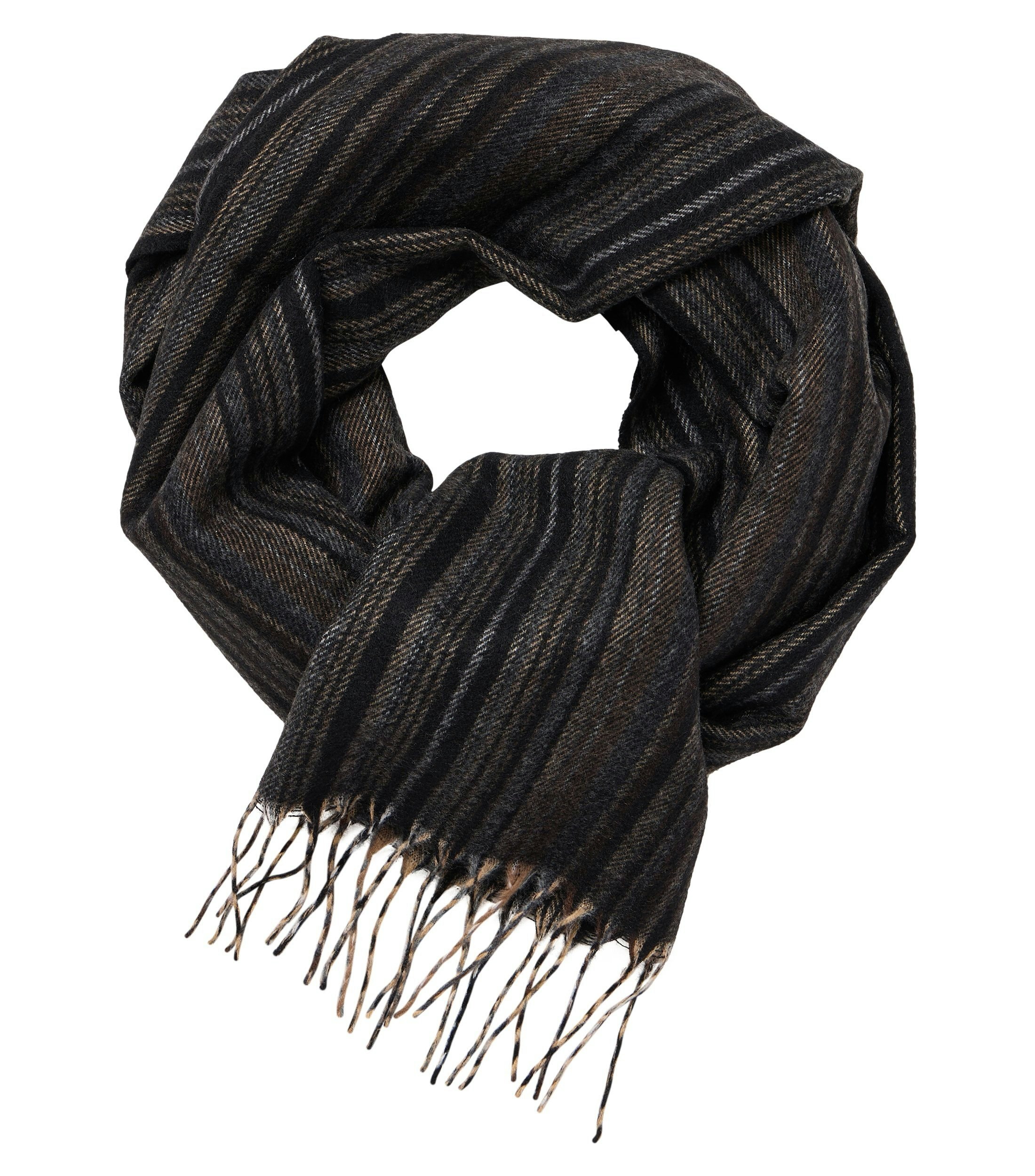 Ein Schal im uni Muster in der Farbe Braun